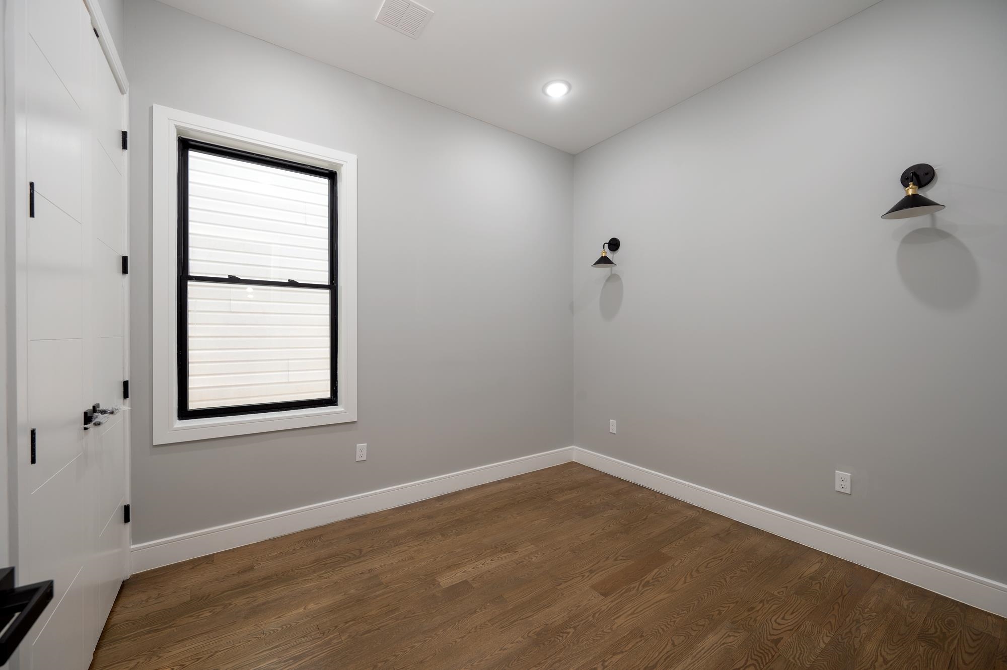 33 CARLTON AVE Unit: 1