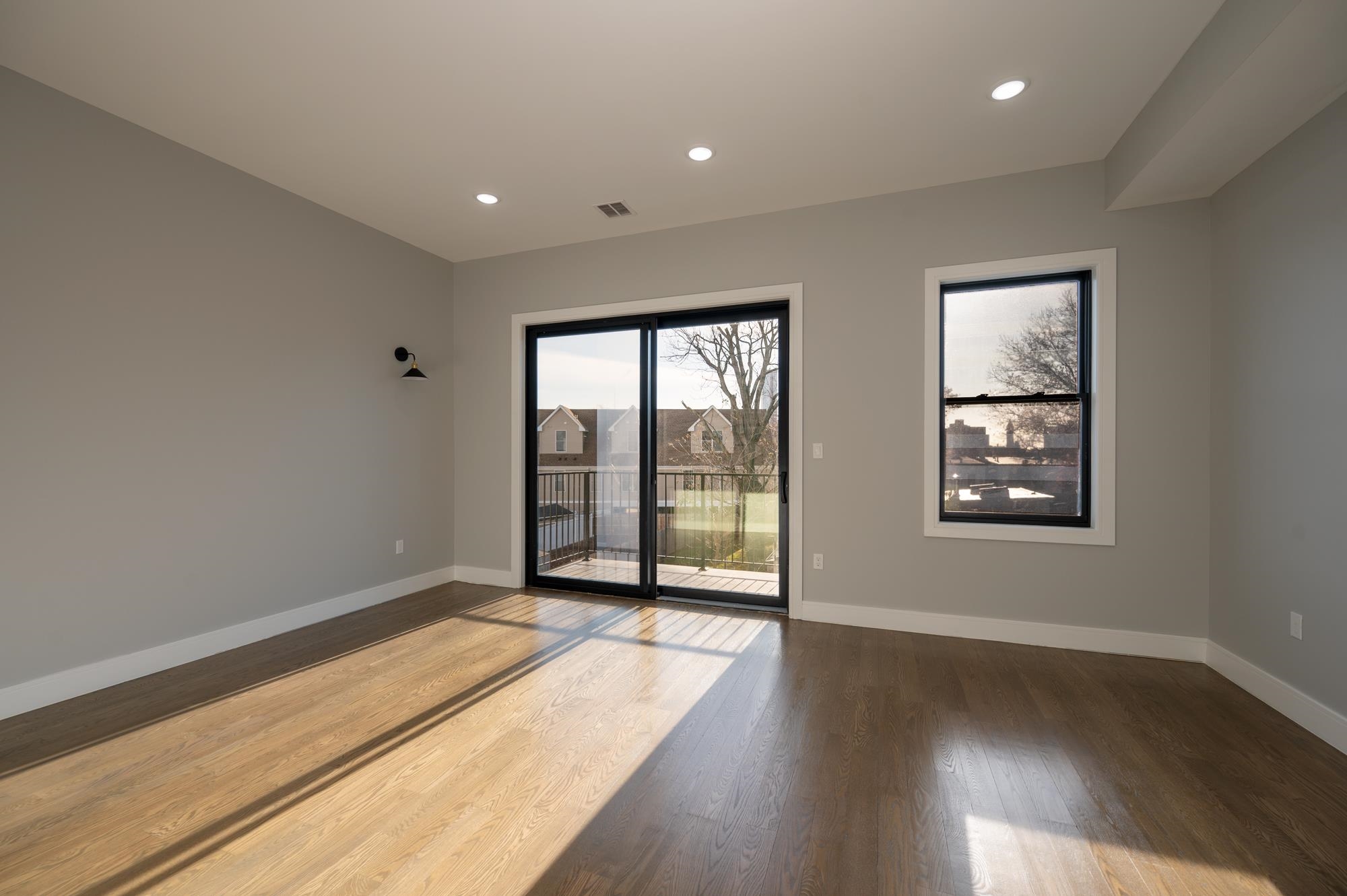 33 CARLTON AVE Unit: 1