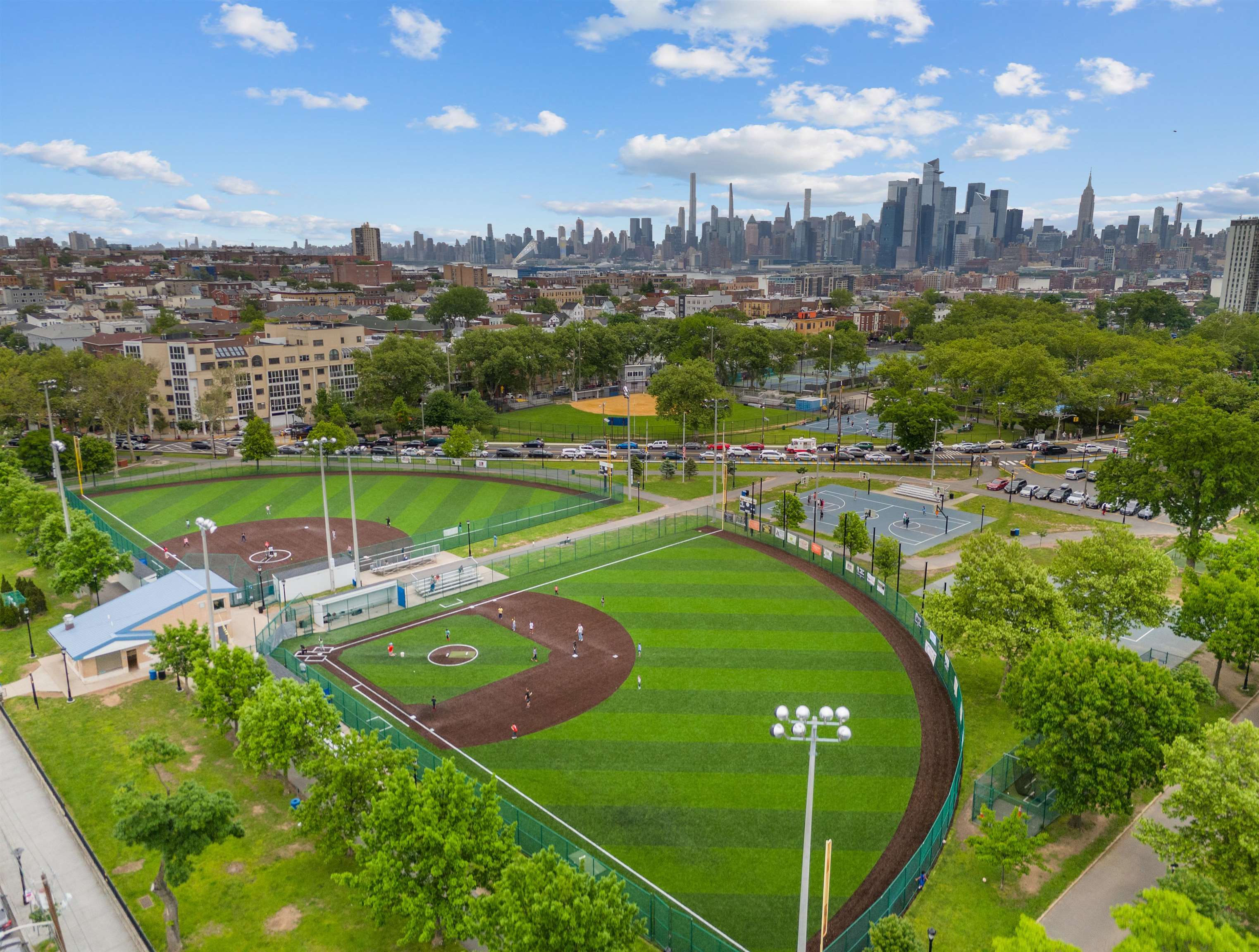 527 CENTRAL AVE Unit: 1