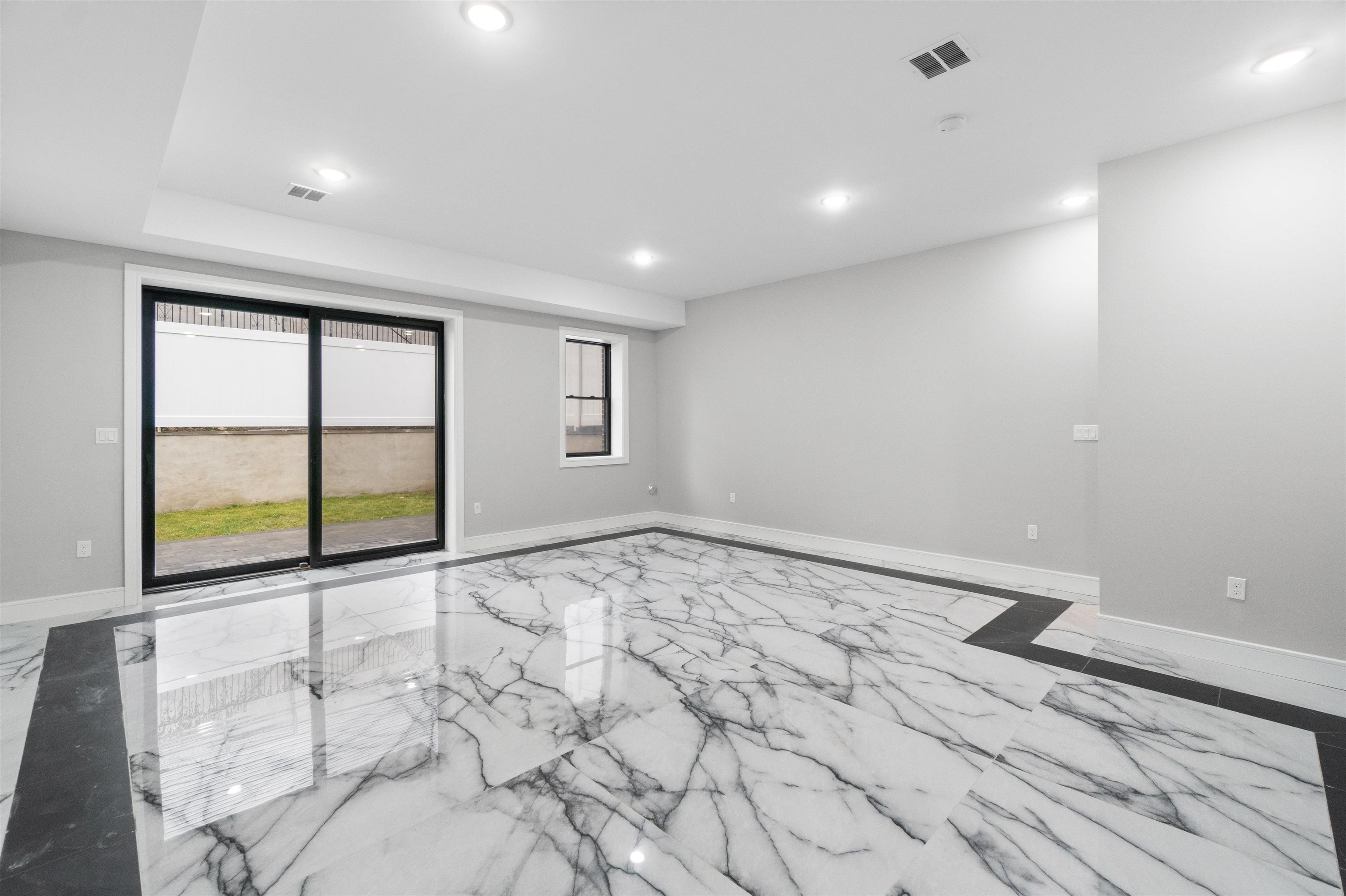 527 CENTRAL AVE Unit: 1