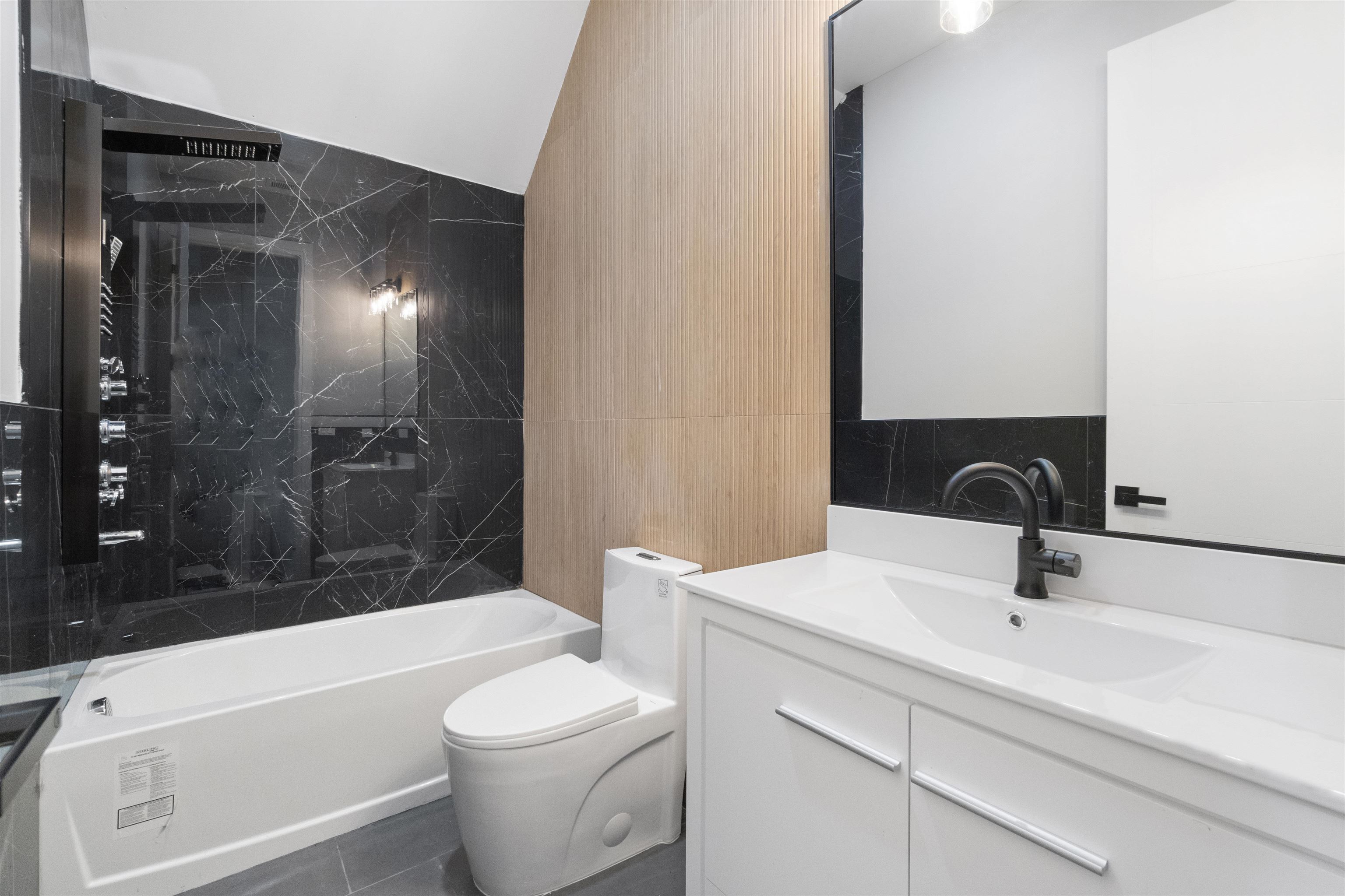 527 CENTRAL AVE Unit: 1