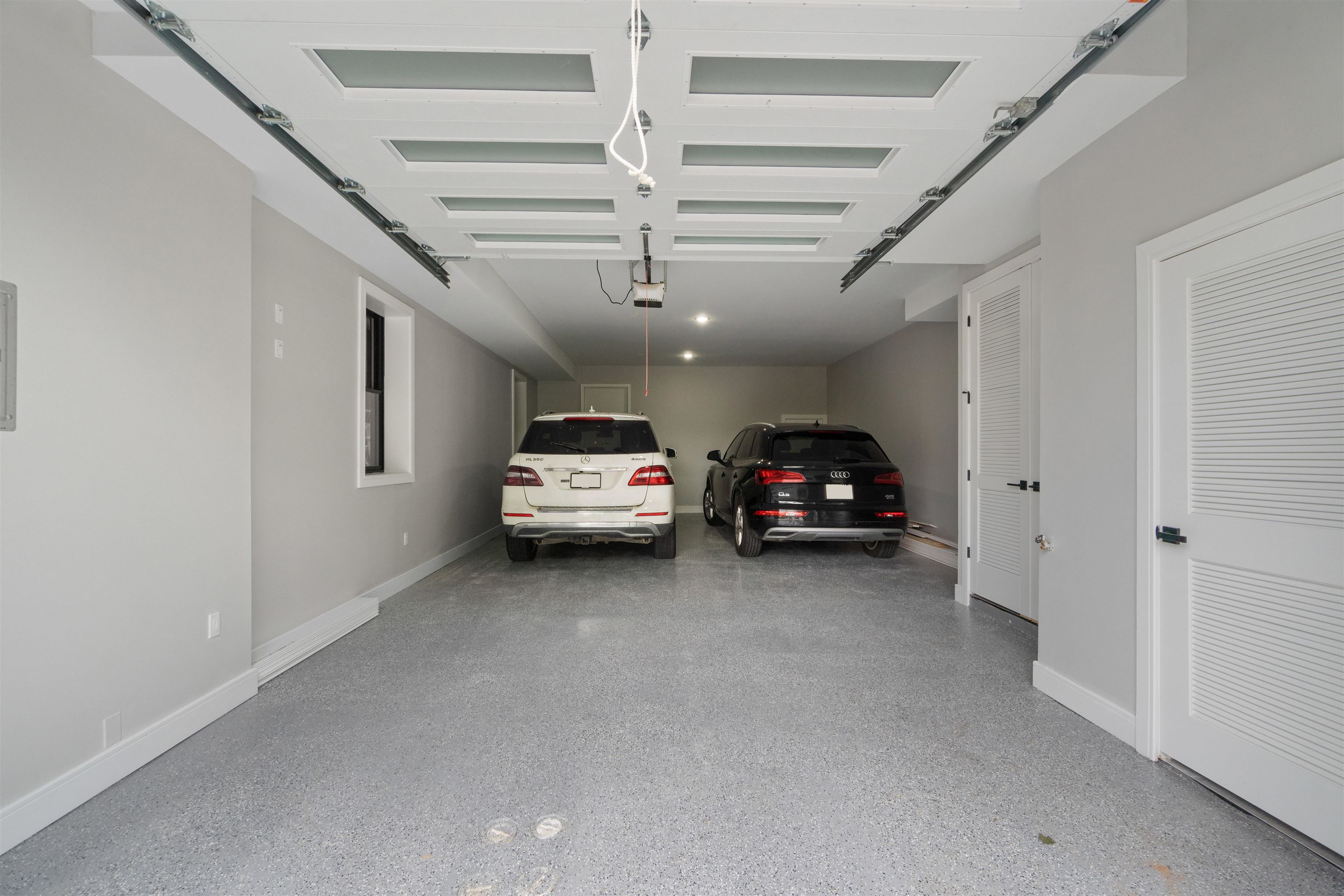 527 CENTRAL AVE Unit: 1