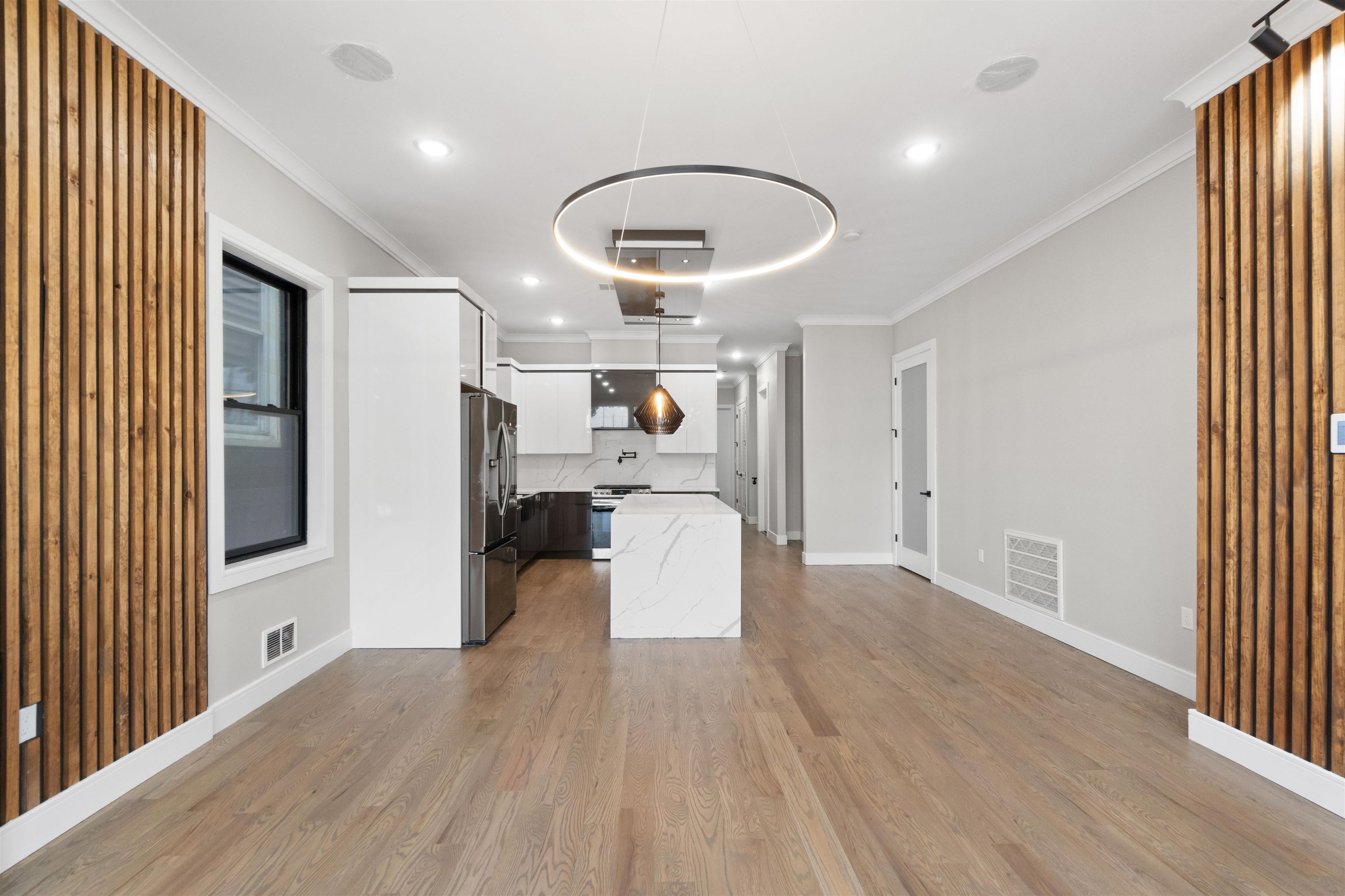 527 CENTRAL AVE Unit: 1