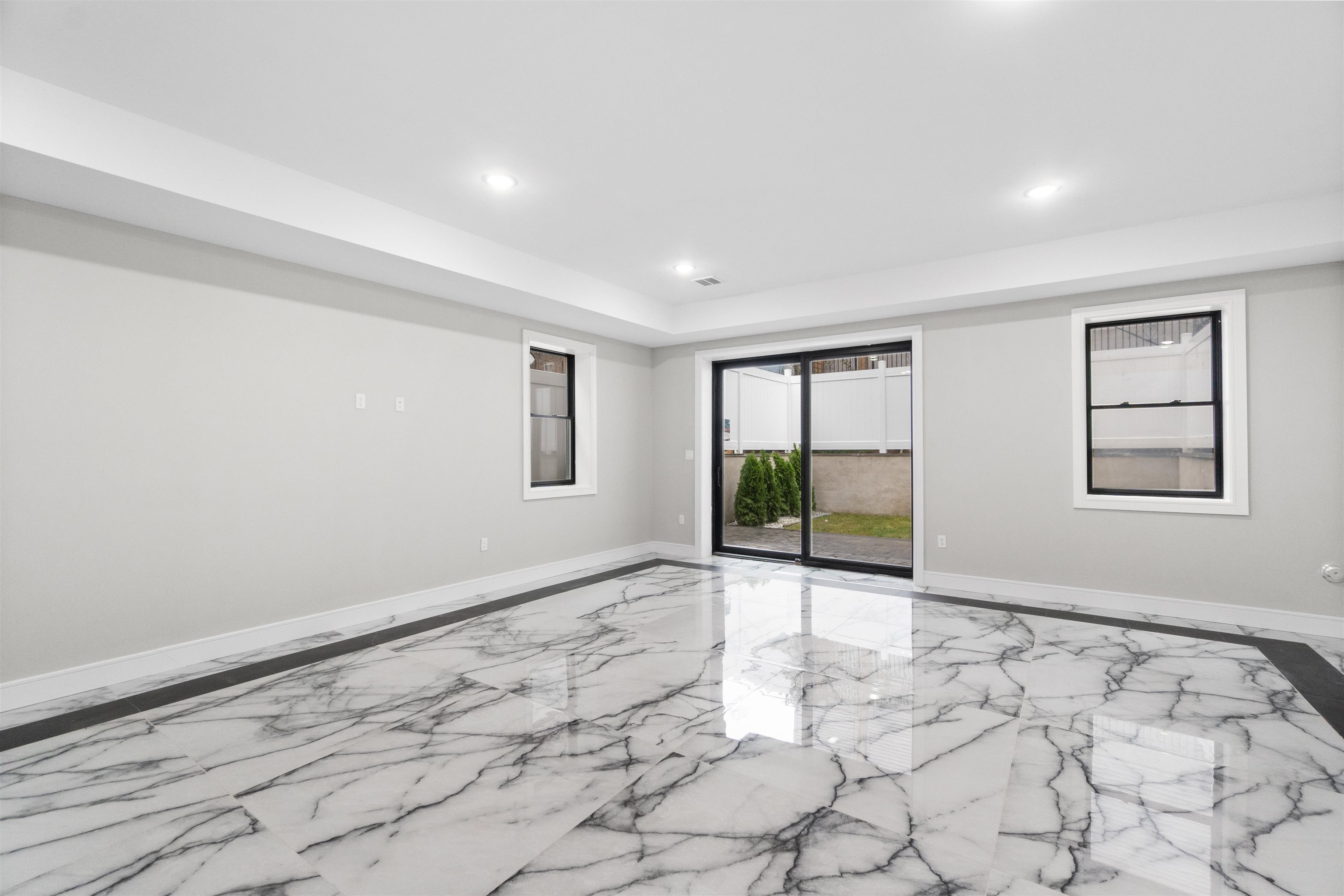 527 CENTRAL AVE Unit: 1