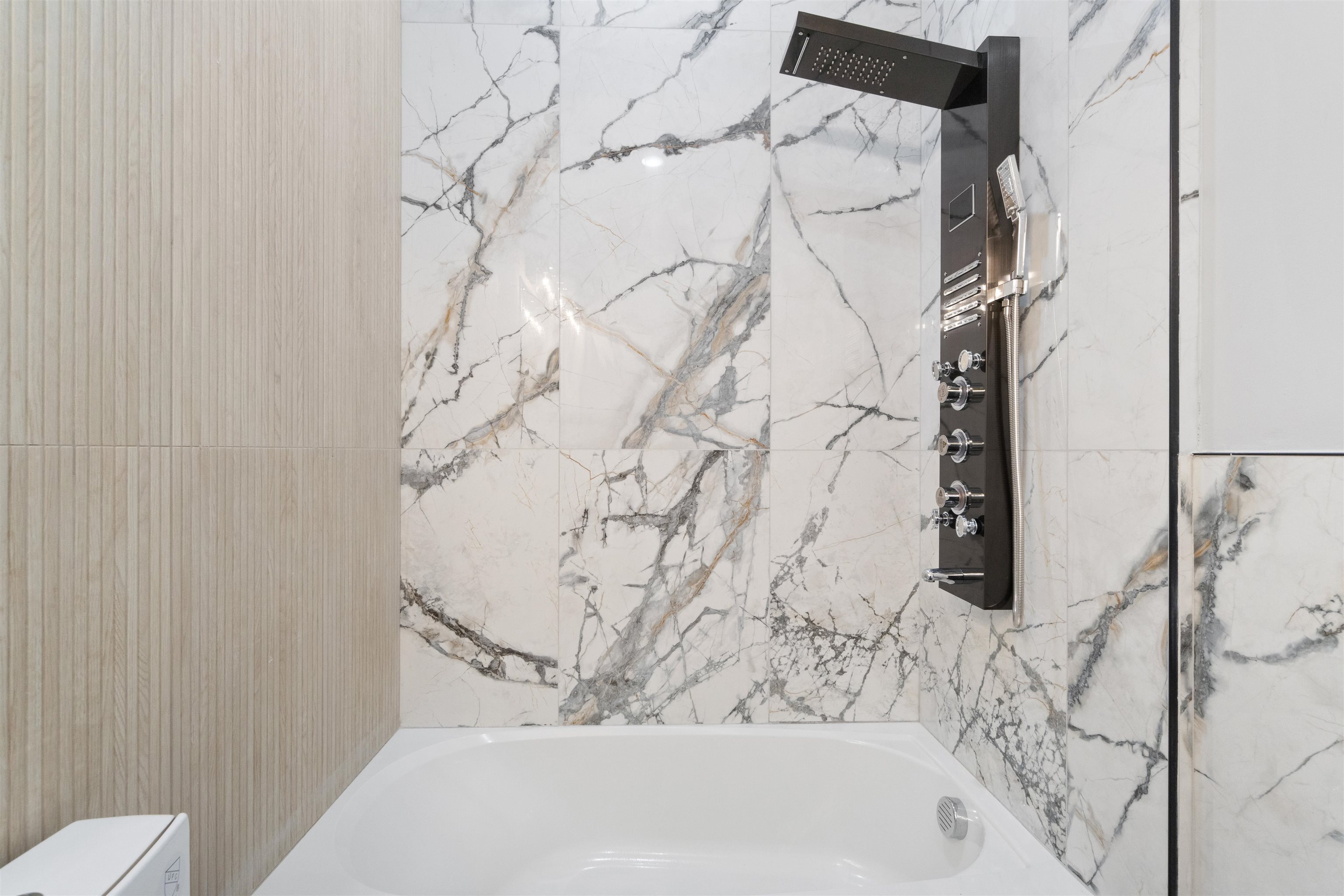 527 CENTRAL AVE Unit: 1