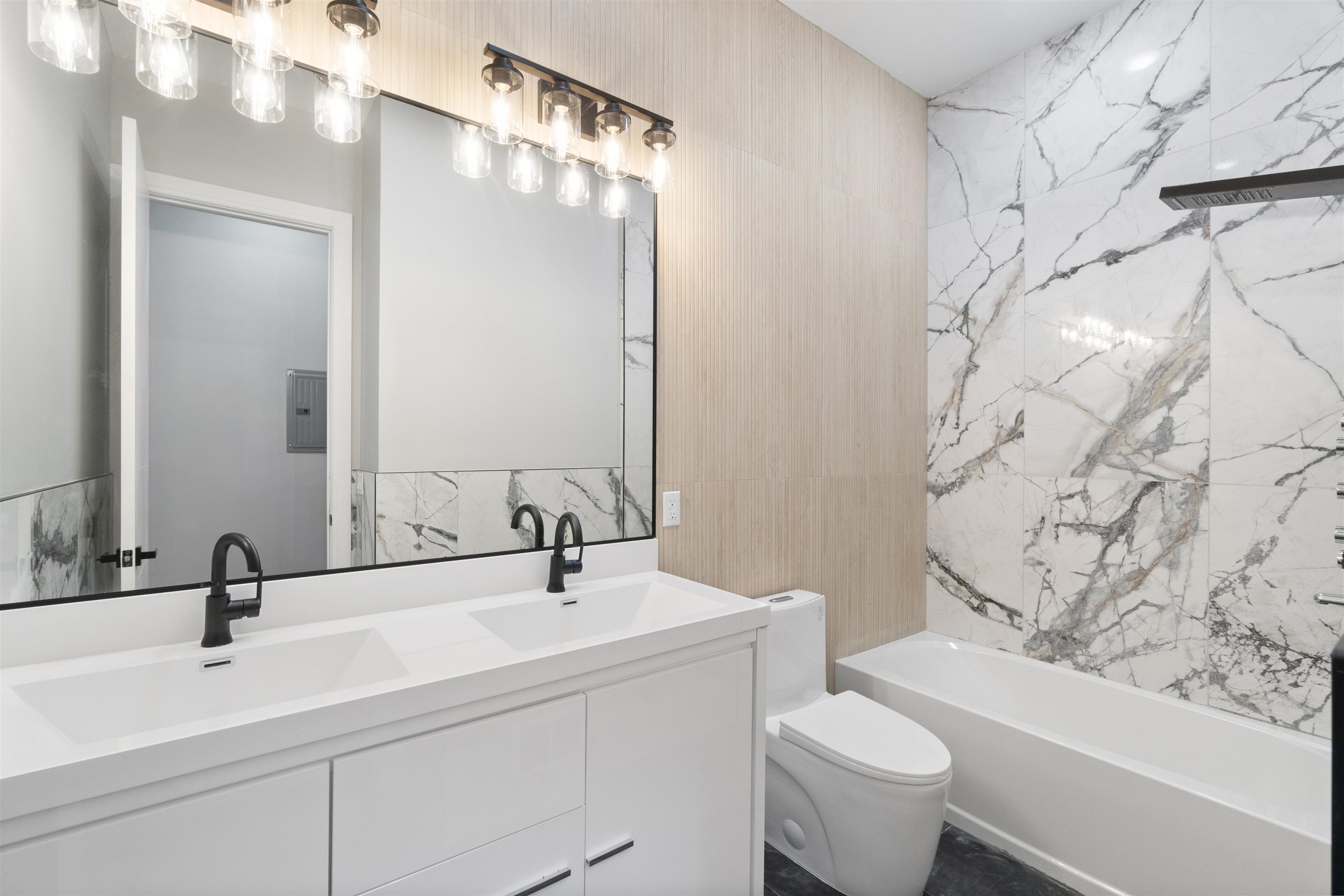 527 CENTRAL AVE Unit: 1