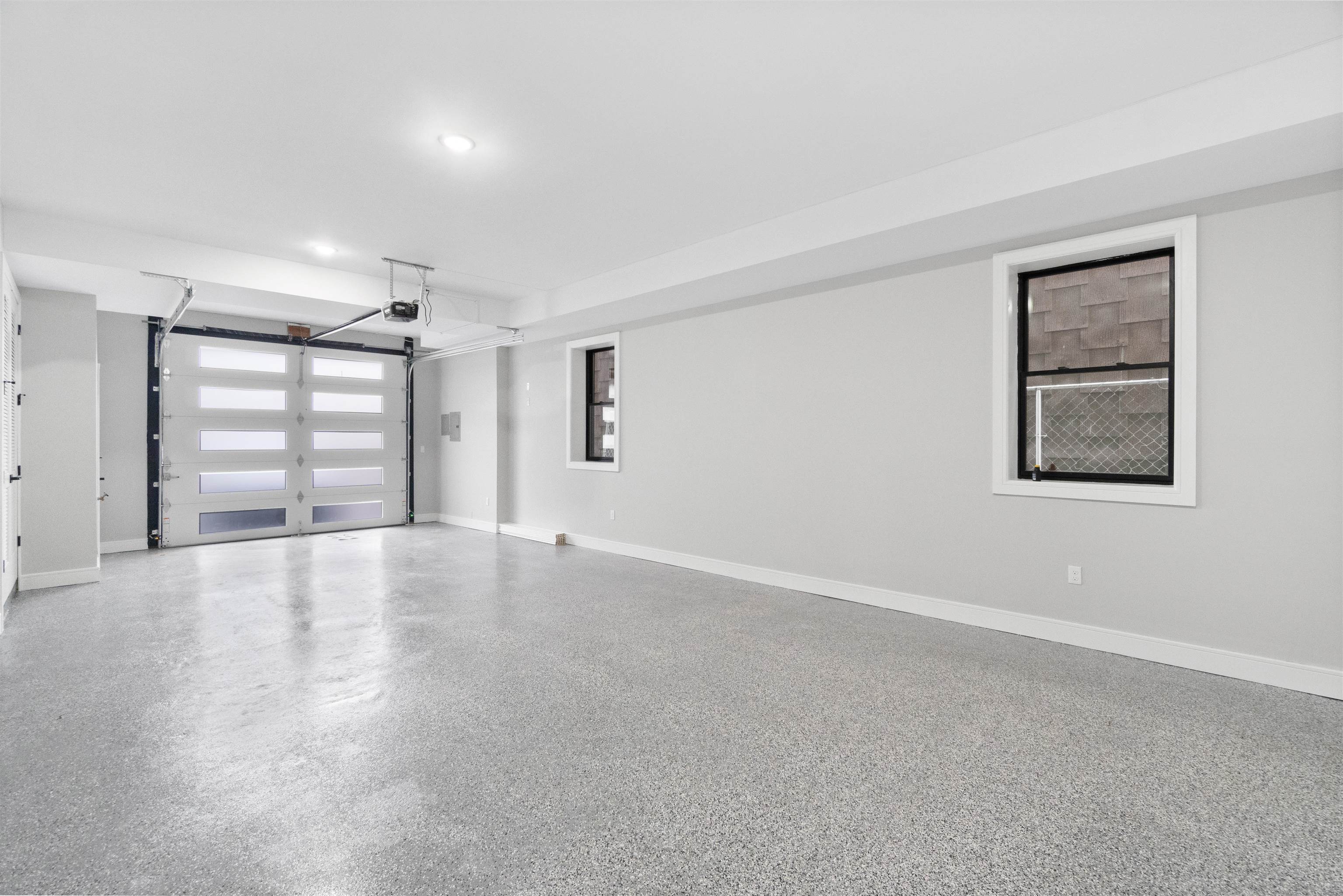 527 CENTRAL AVE Unit: 1