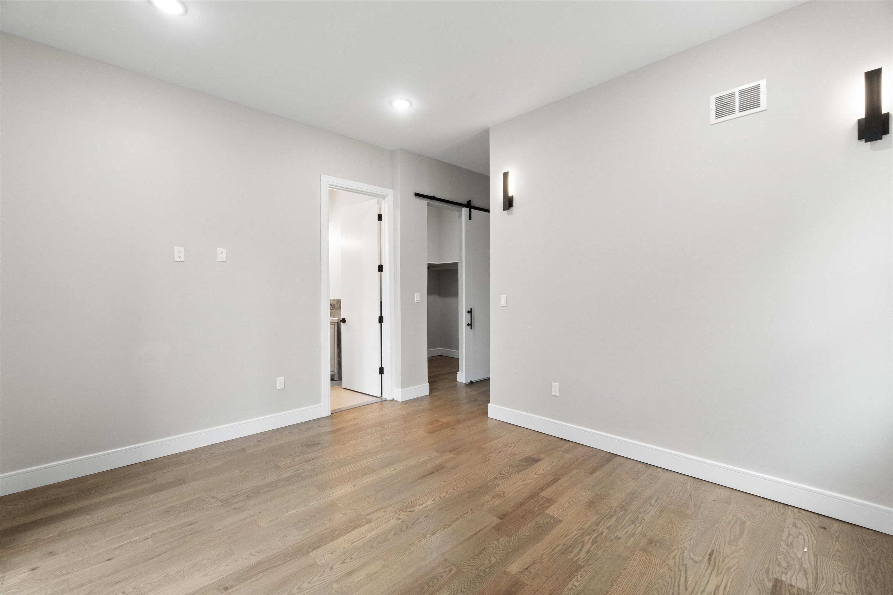 527 CENTRAL AVE Unit: 1