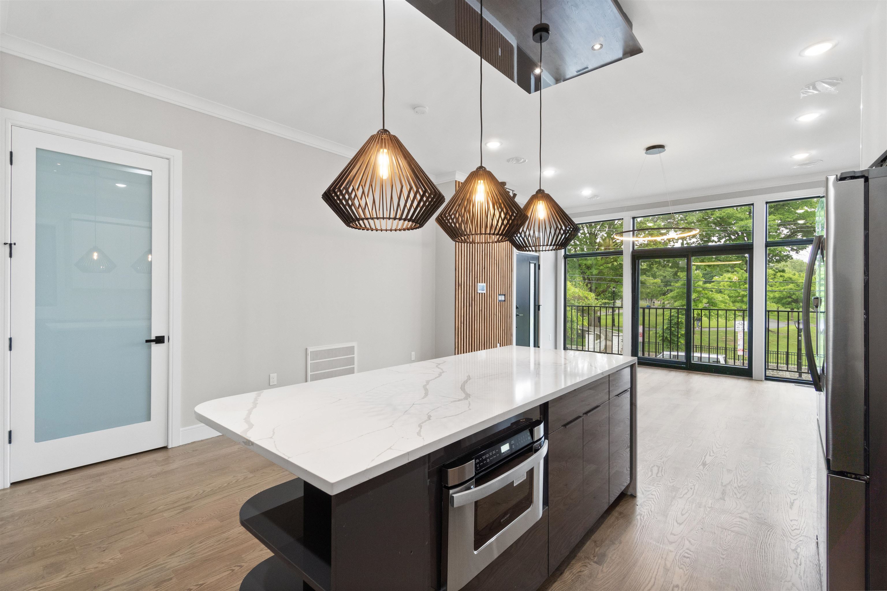 527 CENTRAL AVE Unit: 1