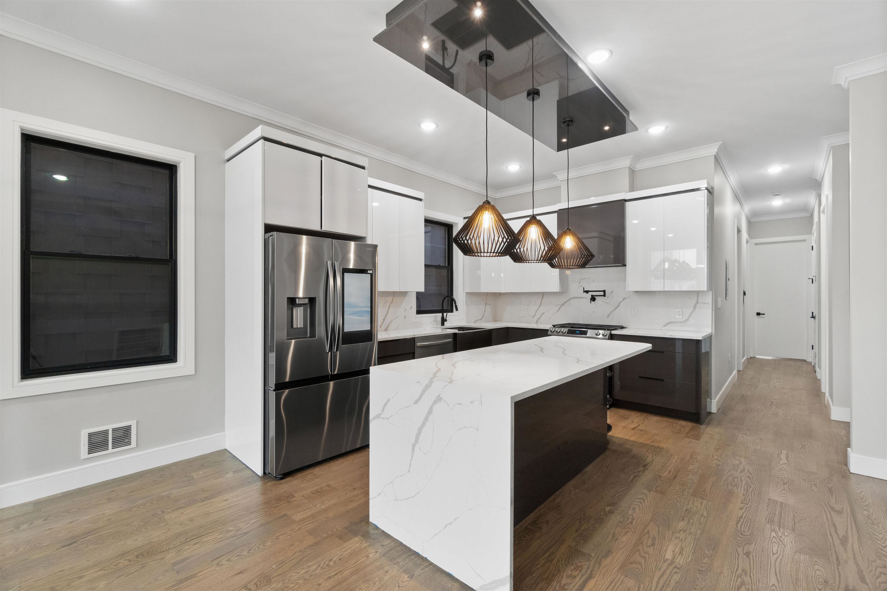 527 CENTRAL AVE Unit: 1