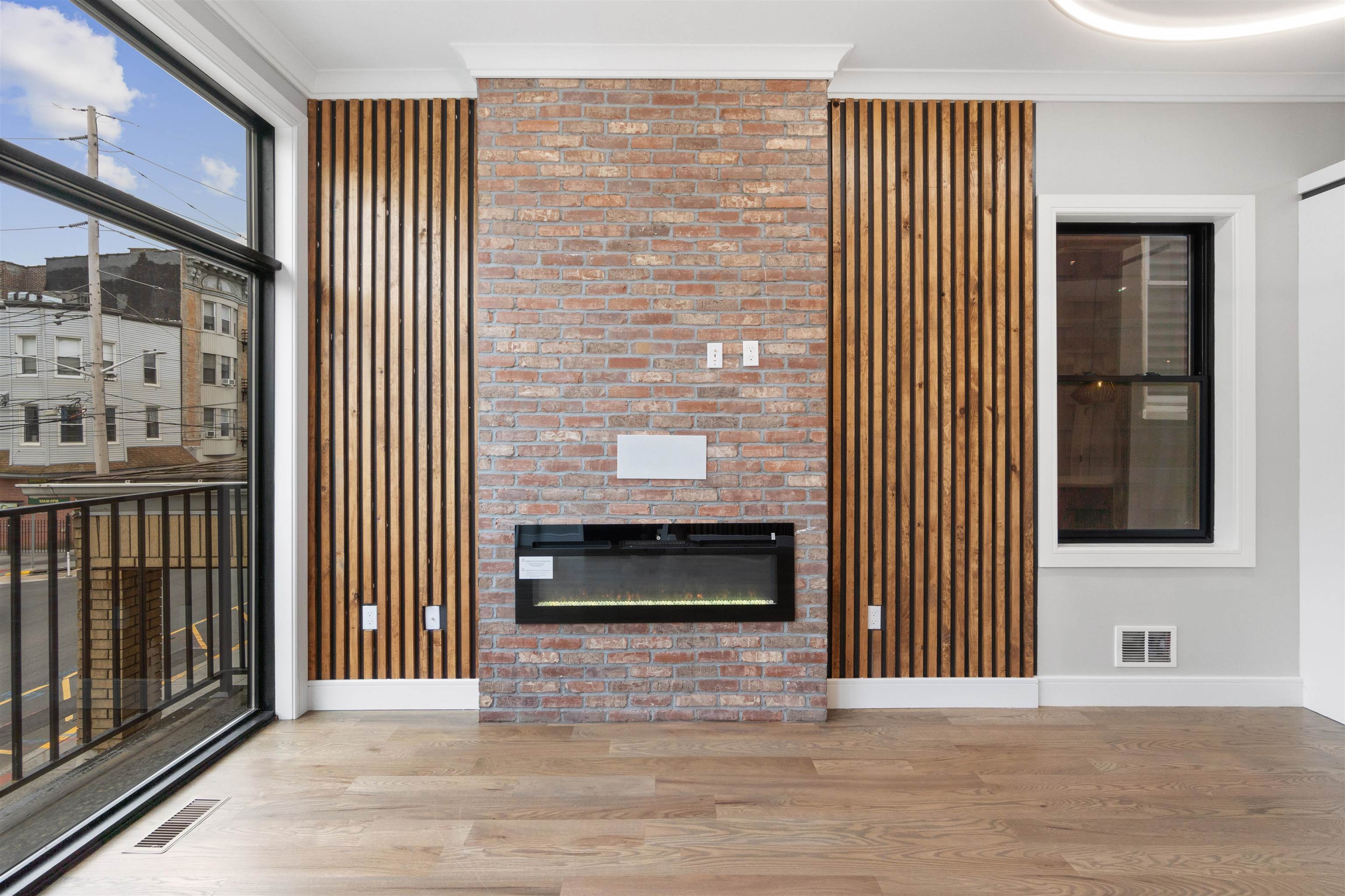 527 CENTRAL AVE Unit: 1