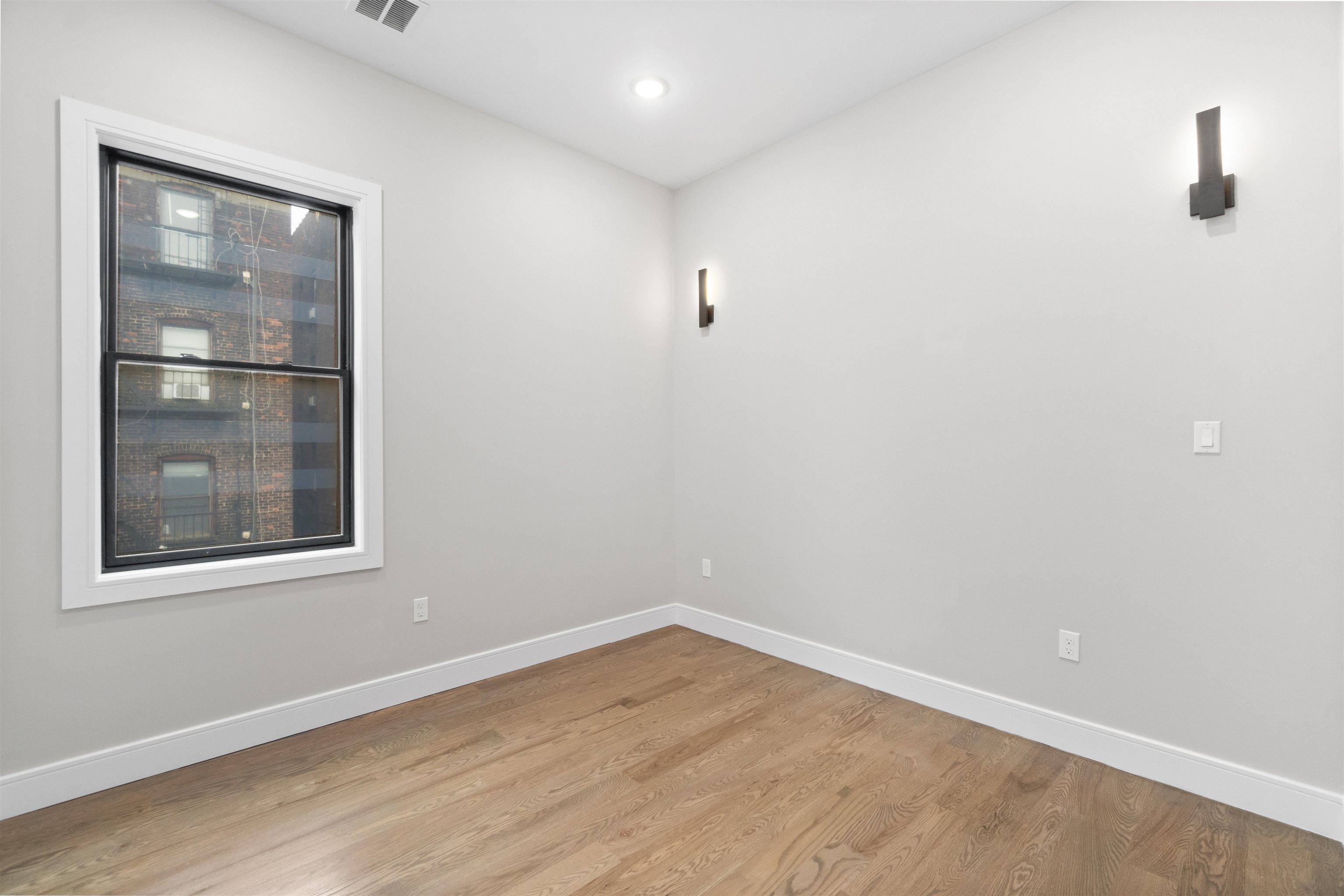 527 CENTRAL AVE Unit: B