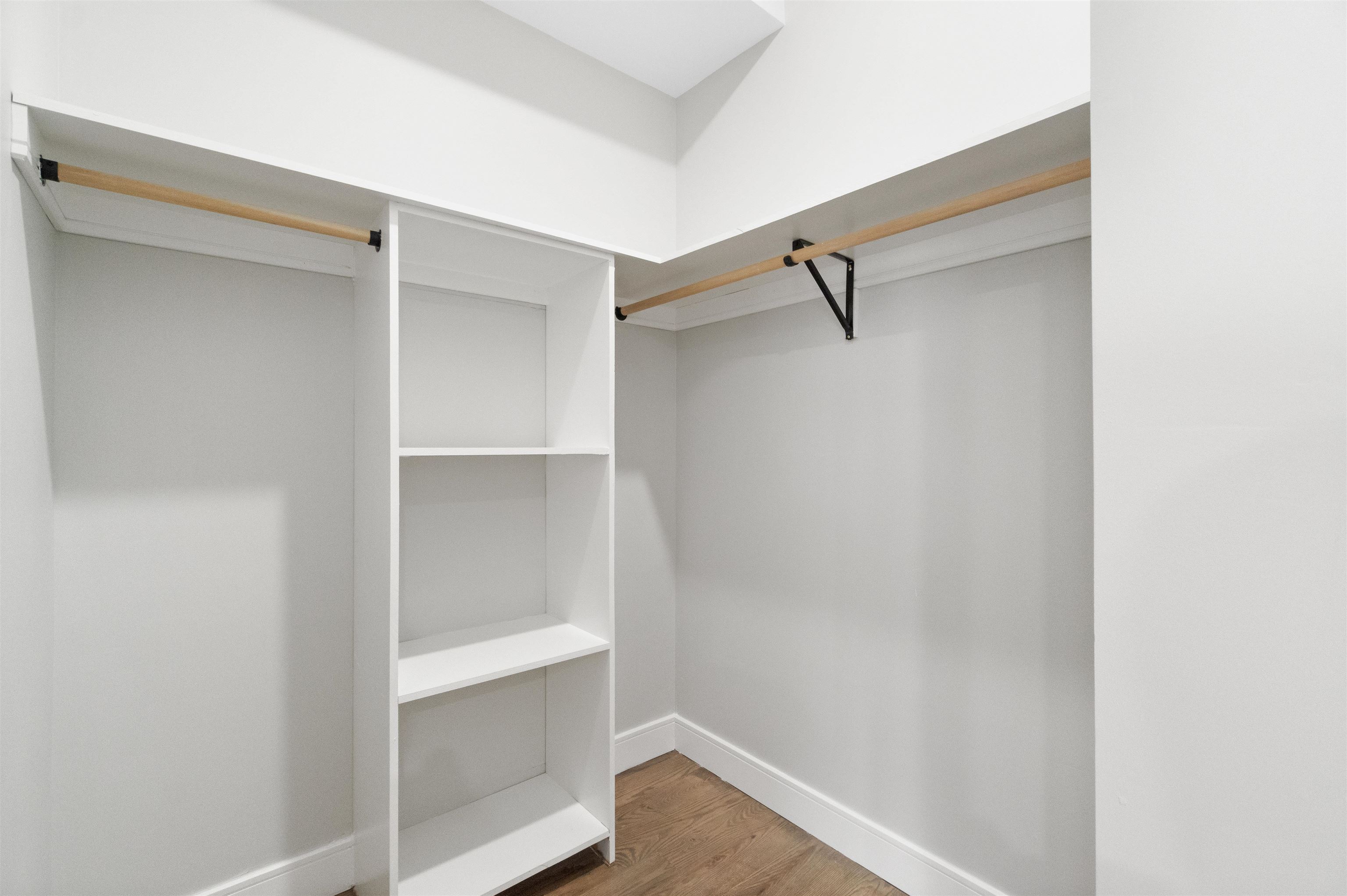 527 CENTRAL AVE Unit: B