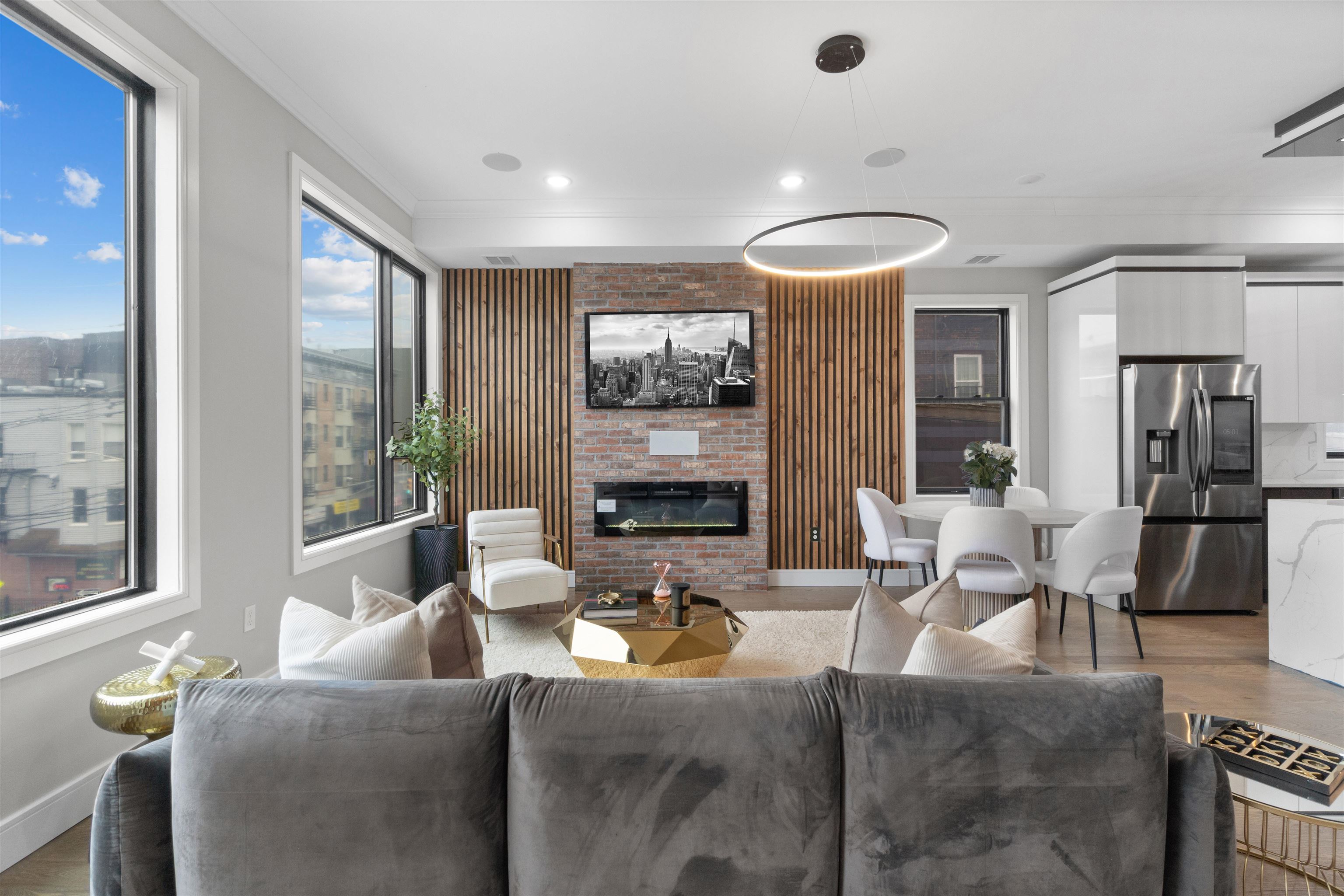 527 CENTRAL AVE Unit: B