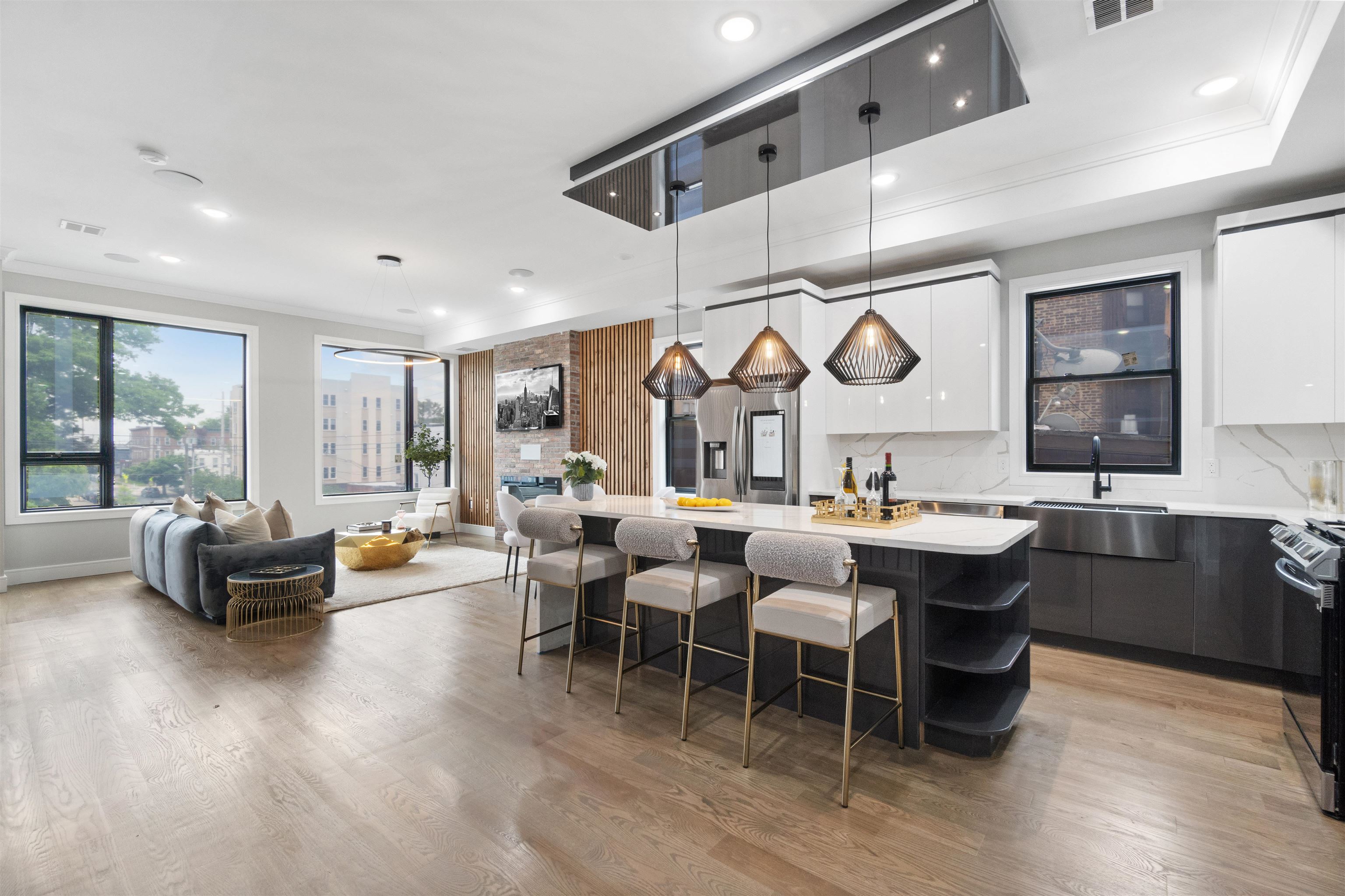 527 CENTRAL AVE Unit: B