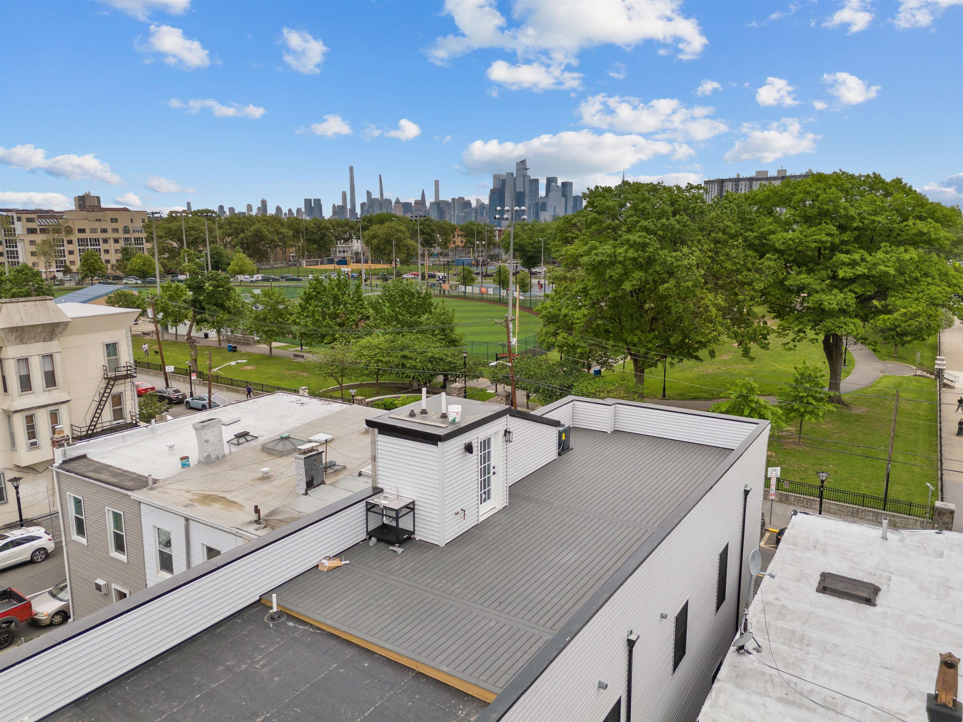 527 CENTRAL AVE Unit: B