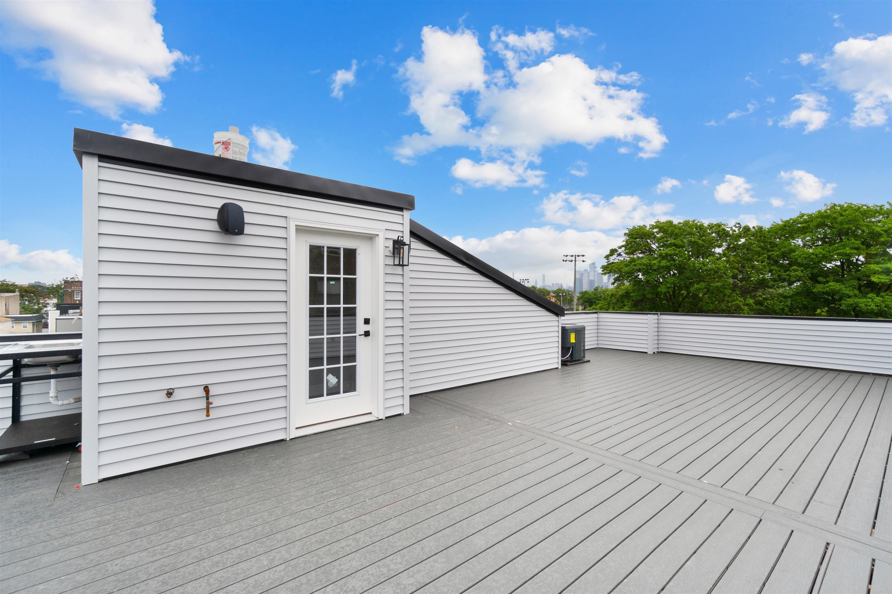 527 CENTRAL AVE Unit: B