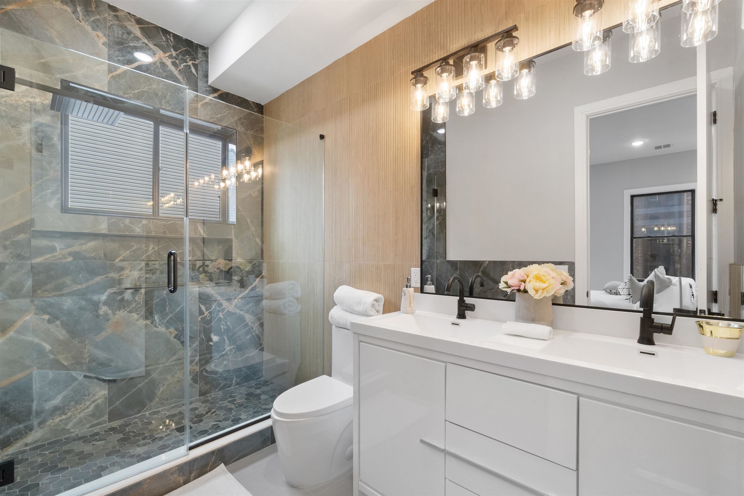 527 CENTRAL AVE Unit: B