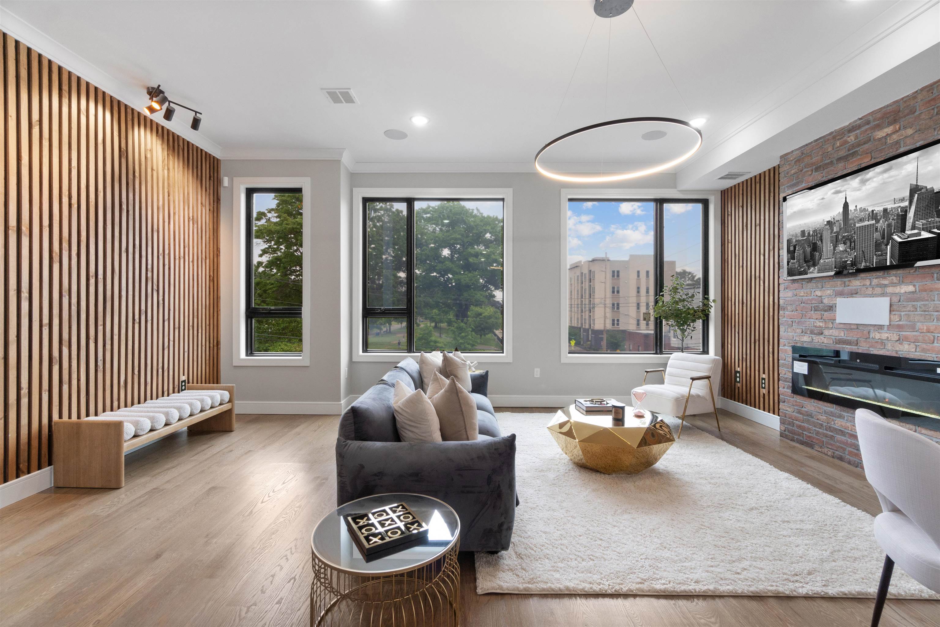 527 CENTRAL AVE Unit: B