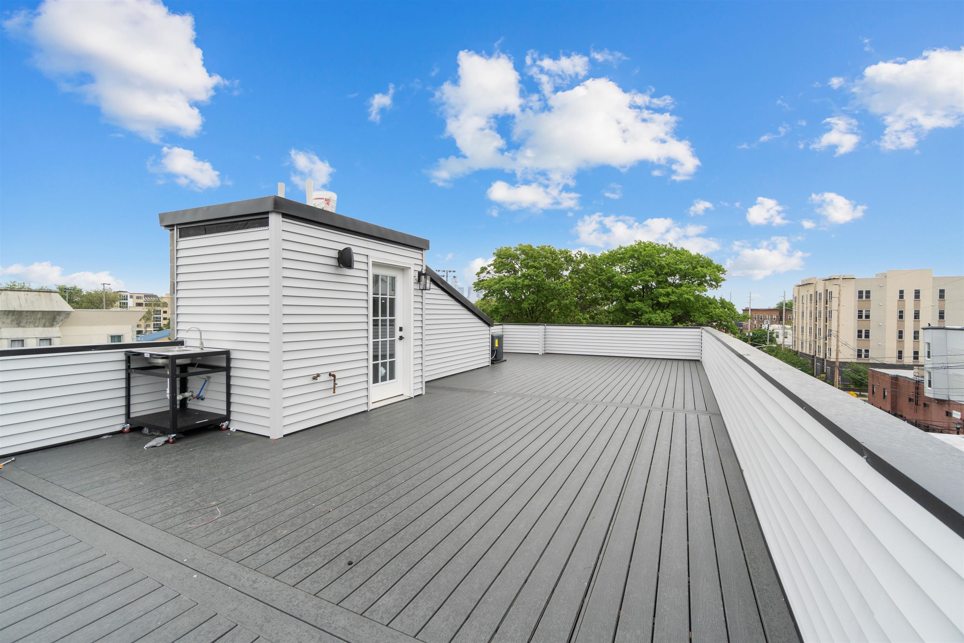 527 CENTRAL AVE Unit: B