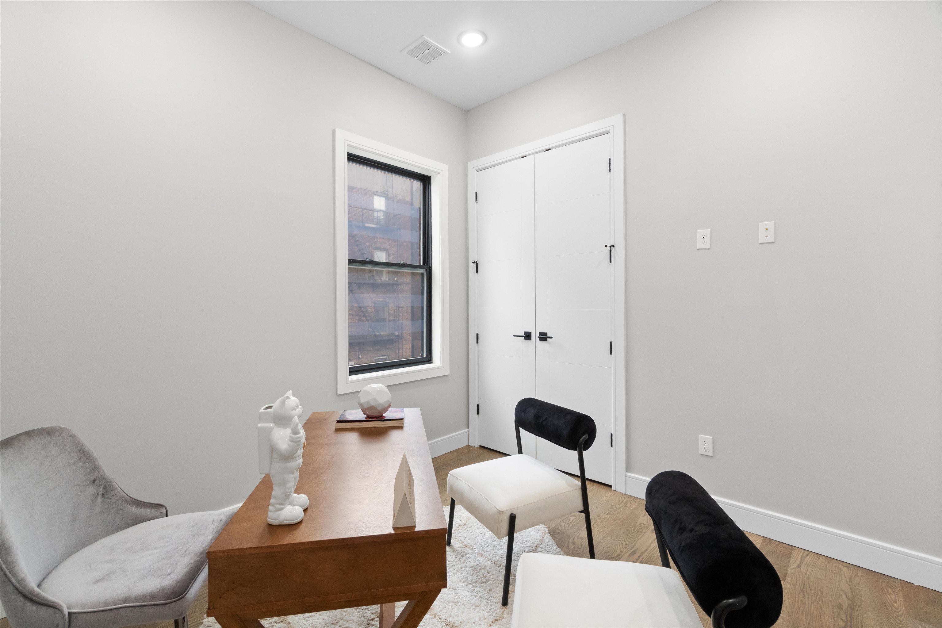 527 CENTRAL AVE Unit: B