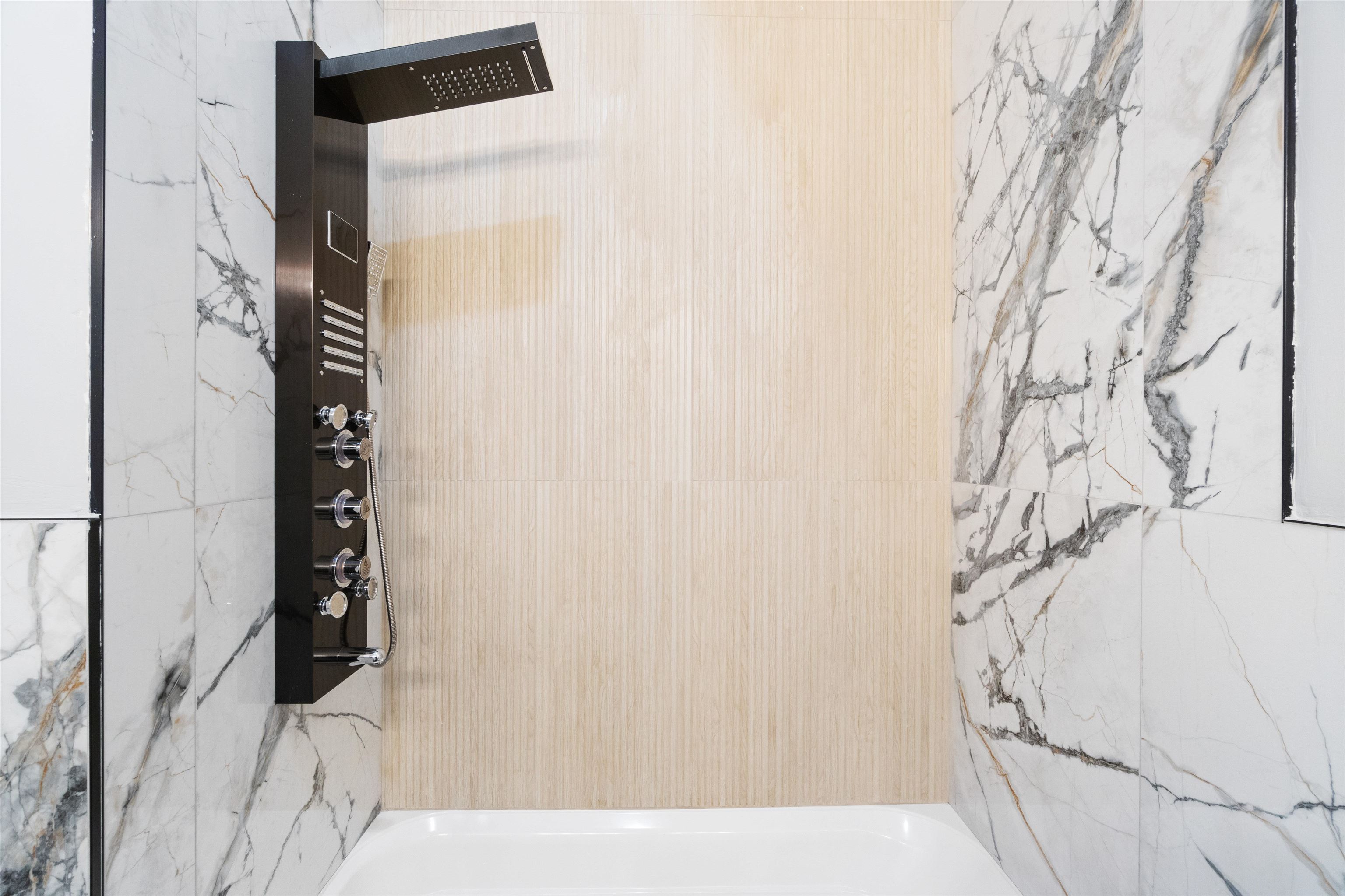 527 CENTRAL AVE Unit: B