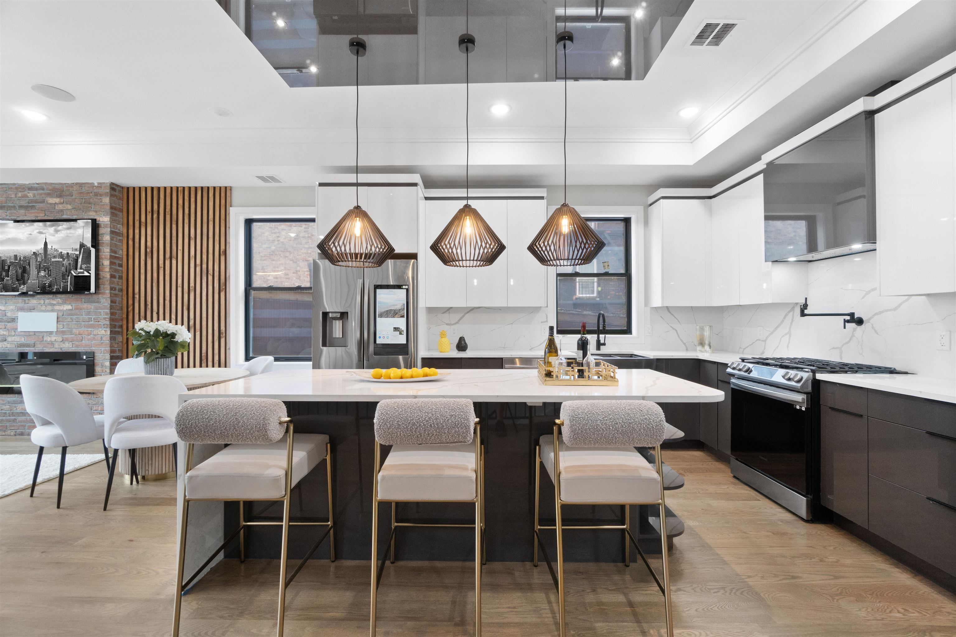 527 CENTRAL AVE Unit: B