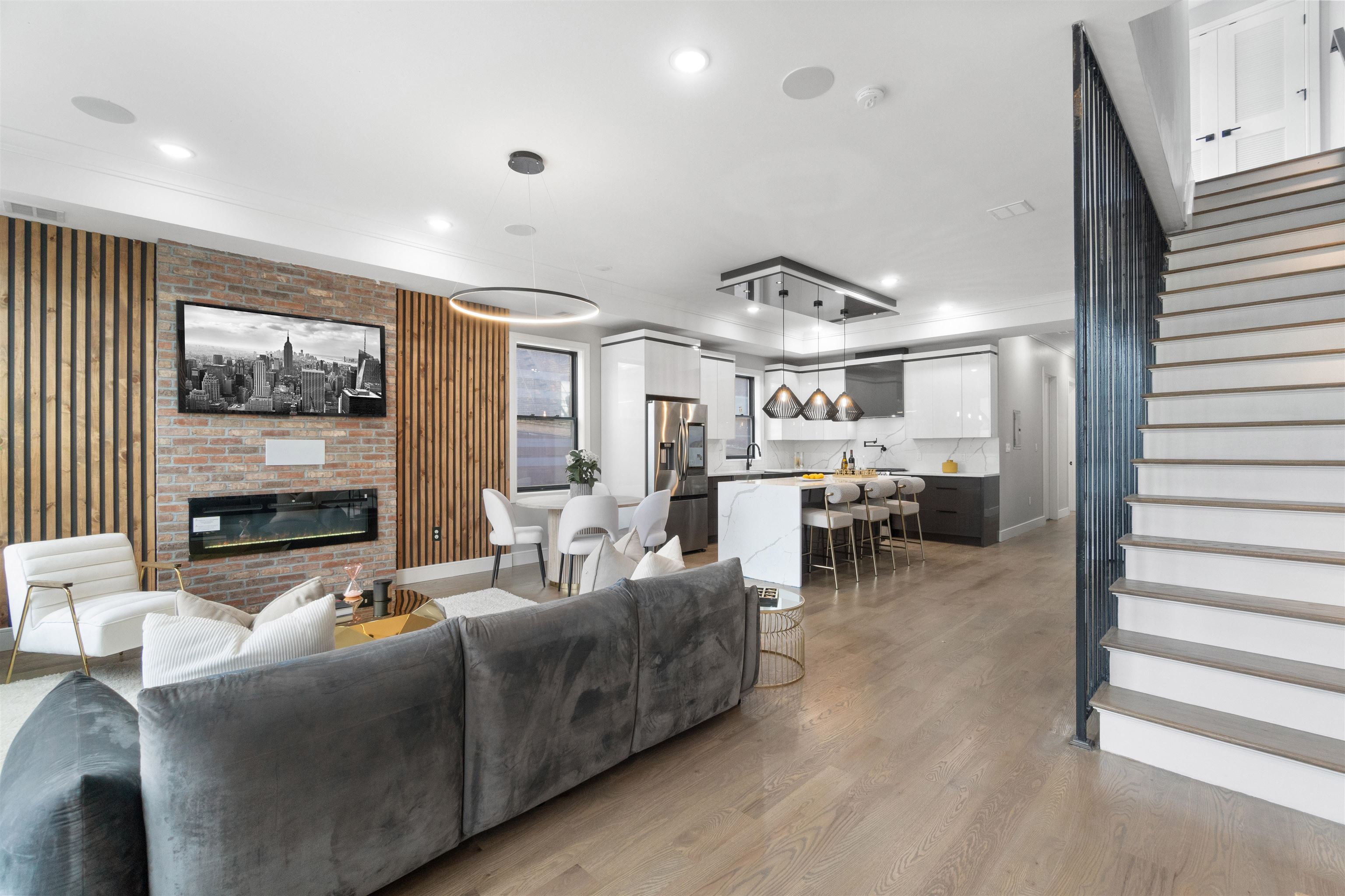 527 CENTRAL AVE Unit: B