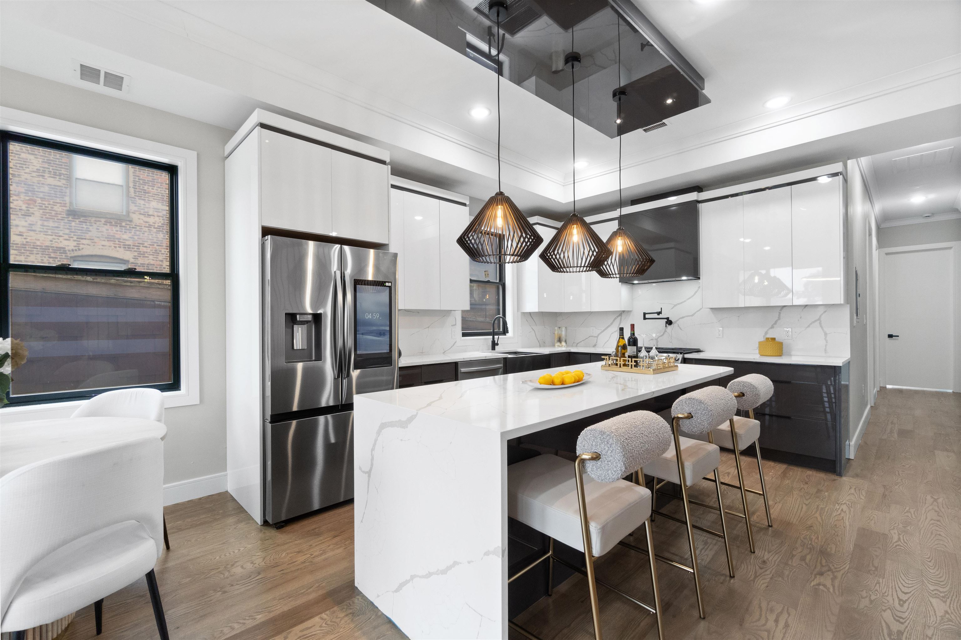 527 CENTRAL AVE Unit: B