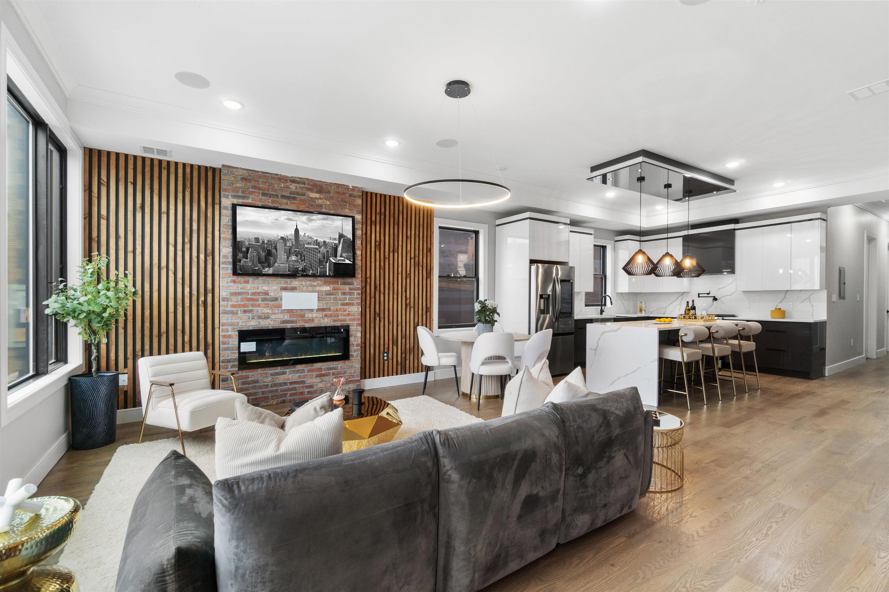 527 CENTRAL AVE Unit: B