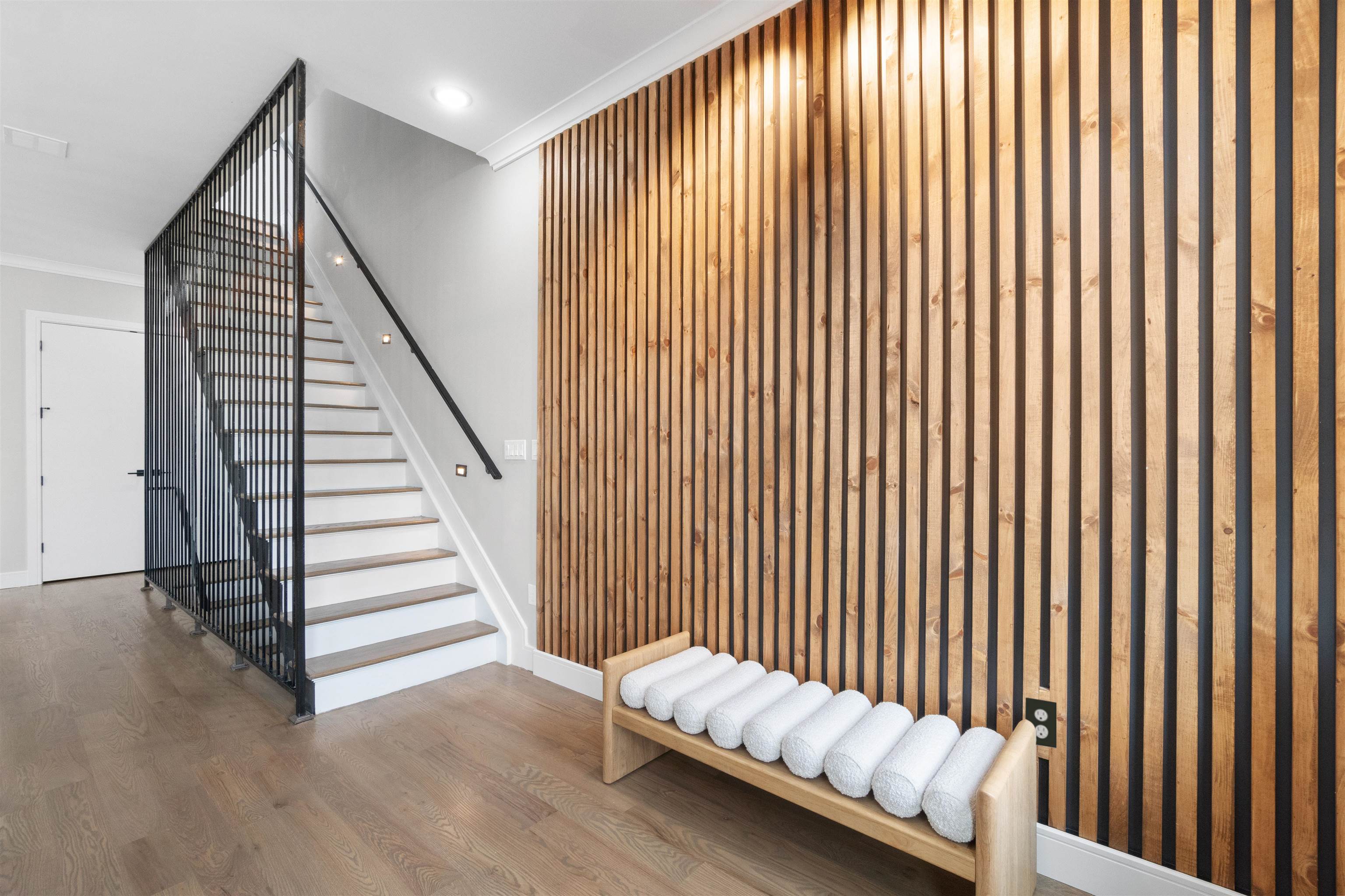 527 CENTRAL AVE Unit: B