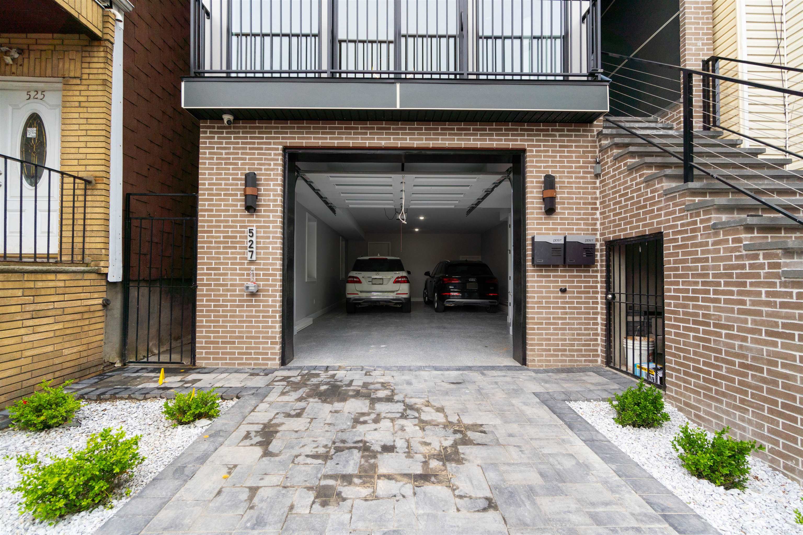 527 CENTRAL AVE Unit: B