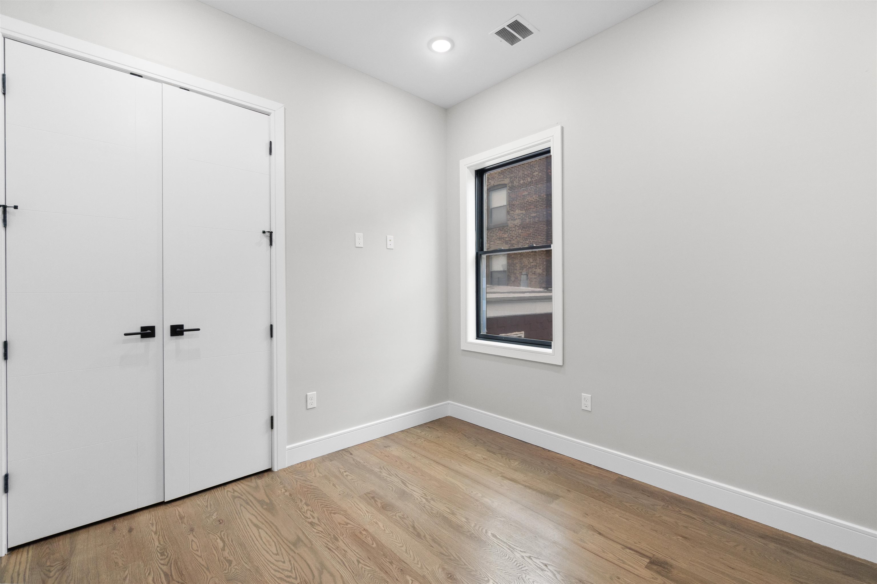 527 CENTRAL AVE Unit: B