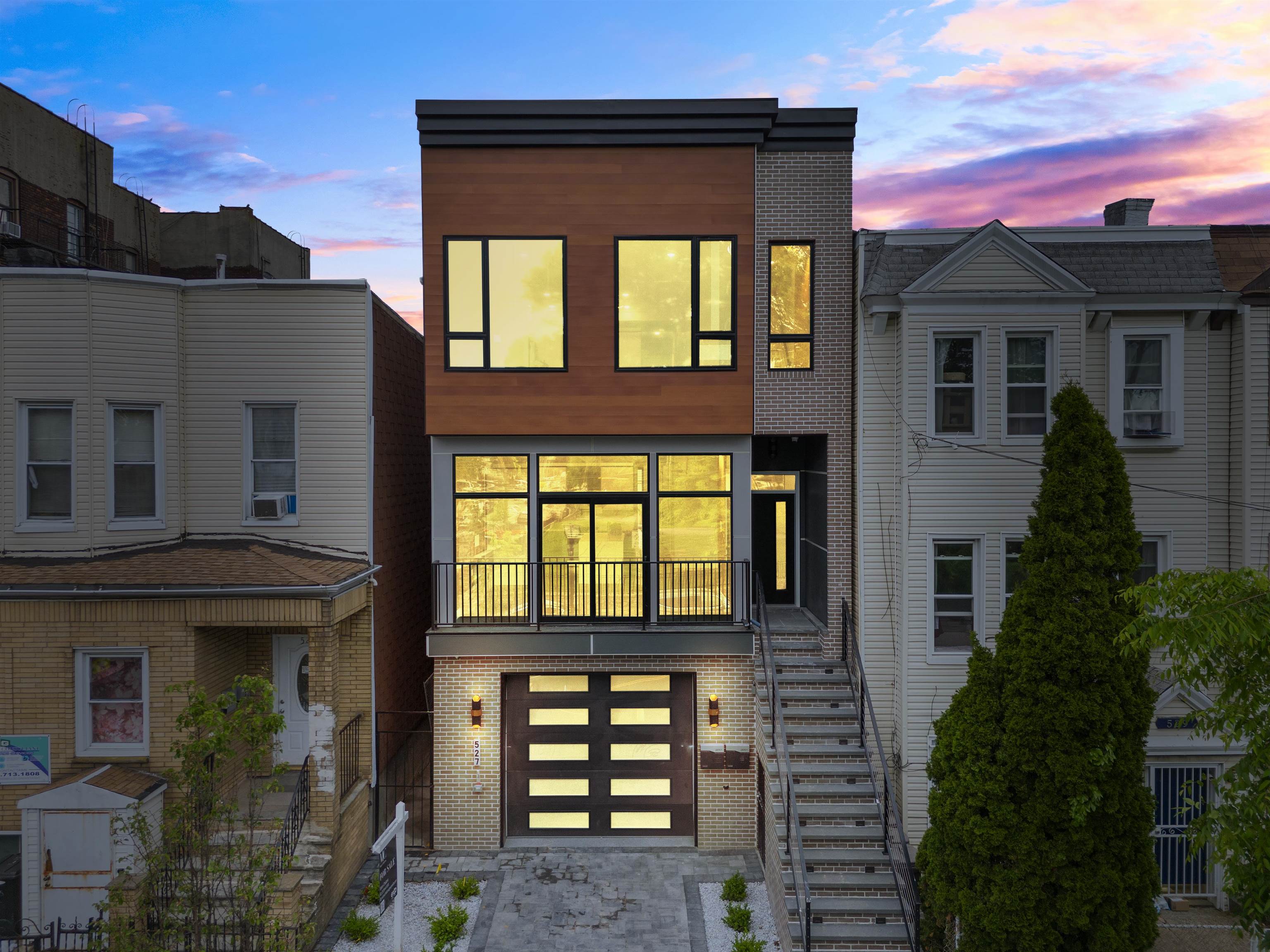 527 CENTRAL AVE Unit: B