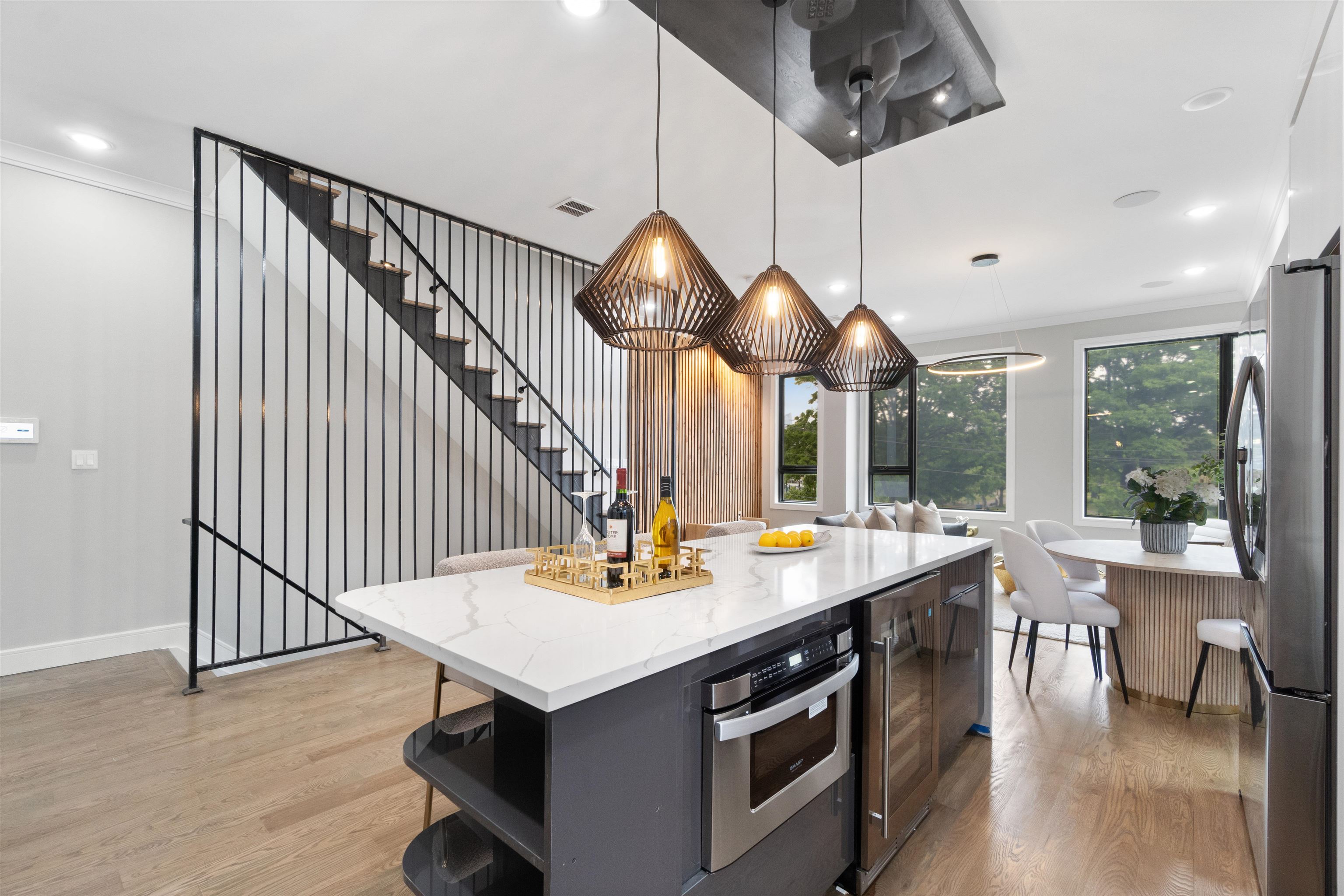 527 CENTRAL AVE Unit: B