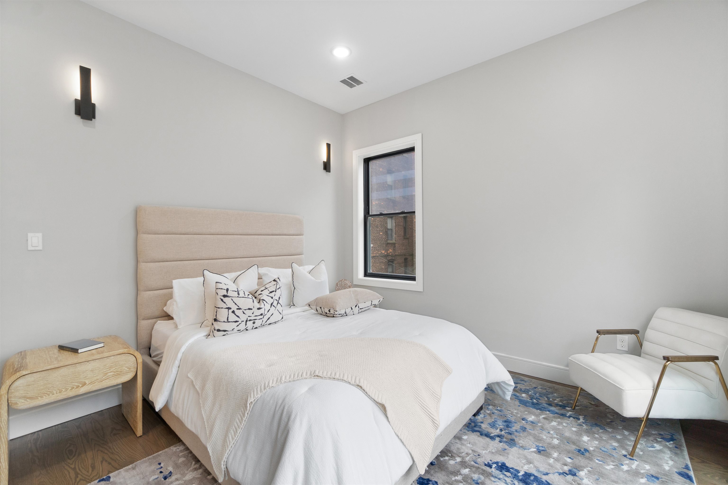 527 CENTRAL AVE Unit: B