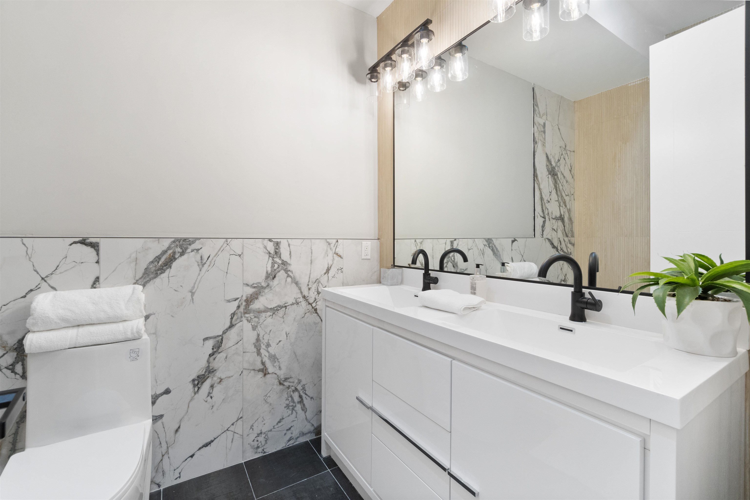 527 CENTRAL AVE Unit: B