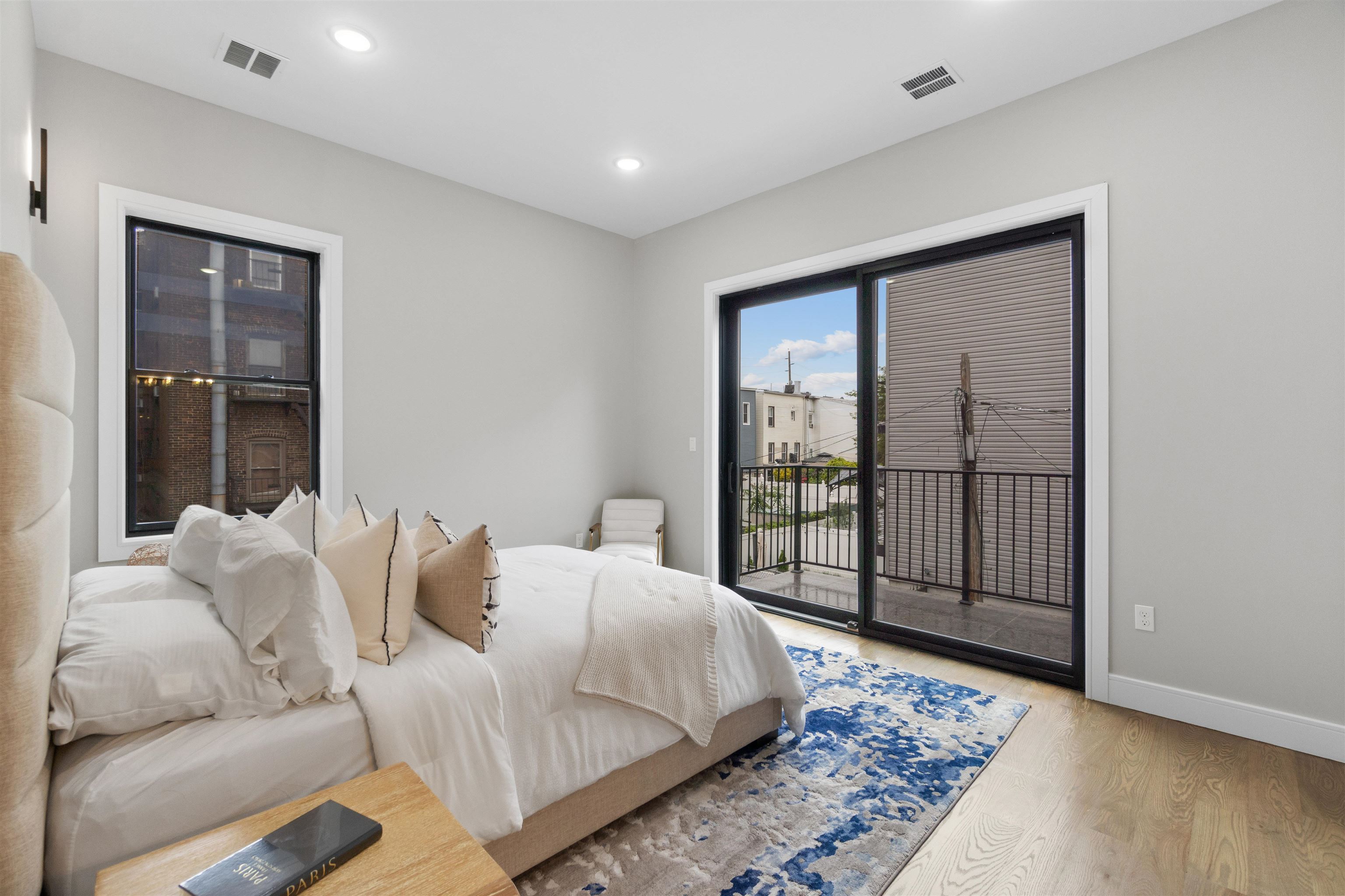 527 CENTRAL AVE Unit: B