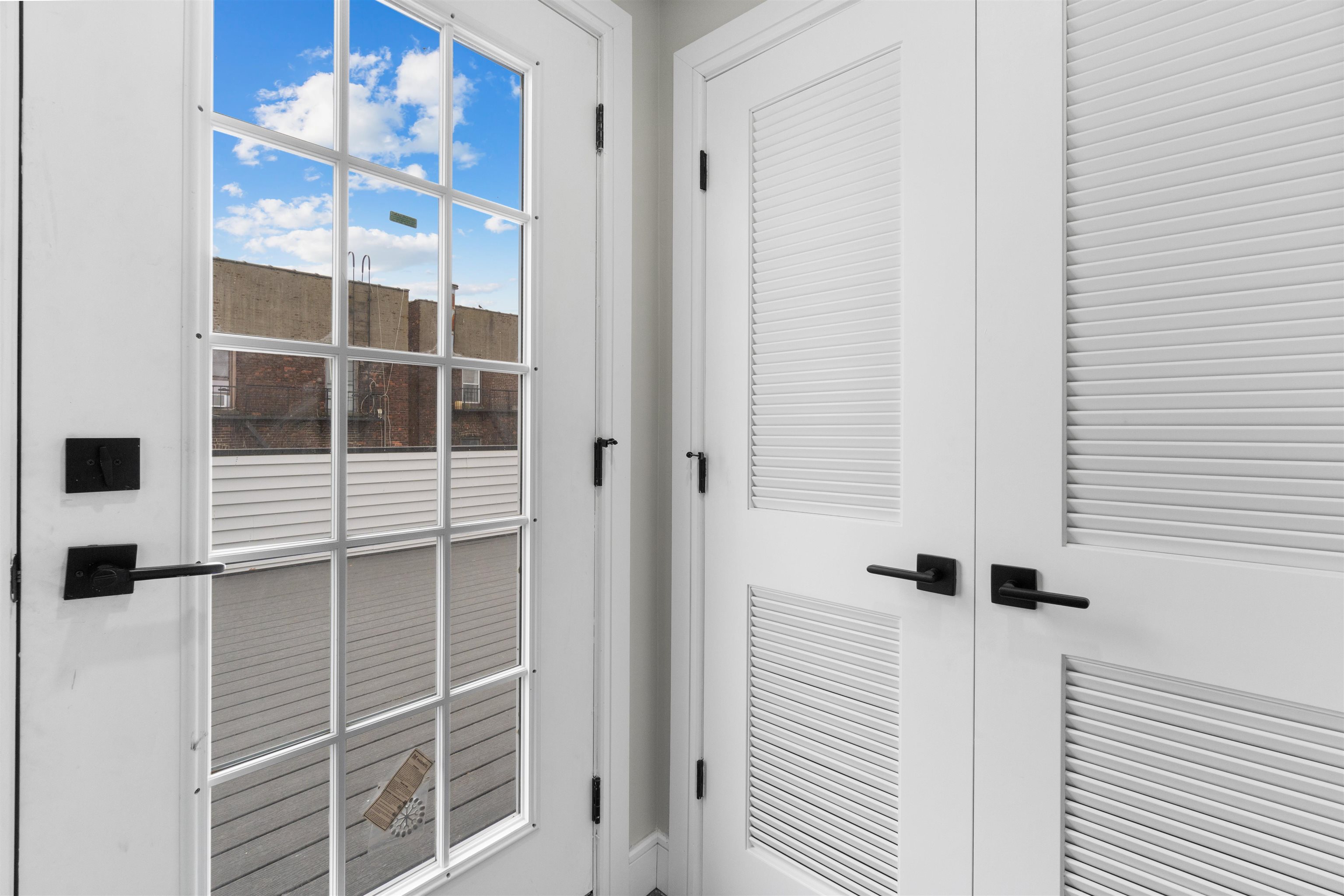 527 CENTRAL AVE Unit: B