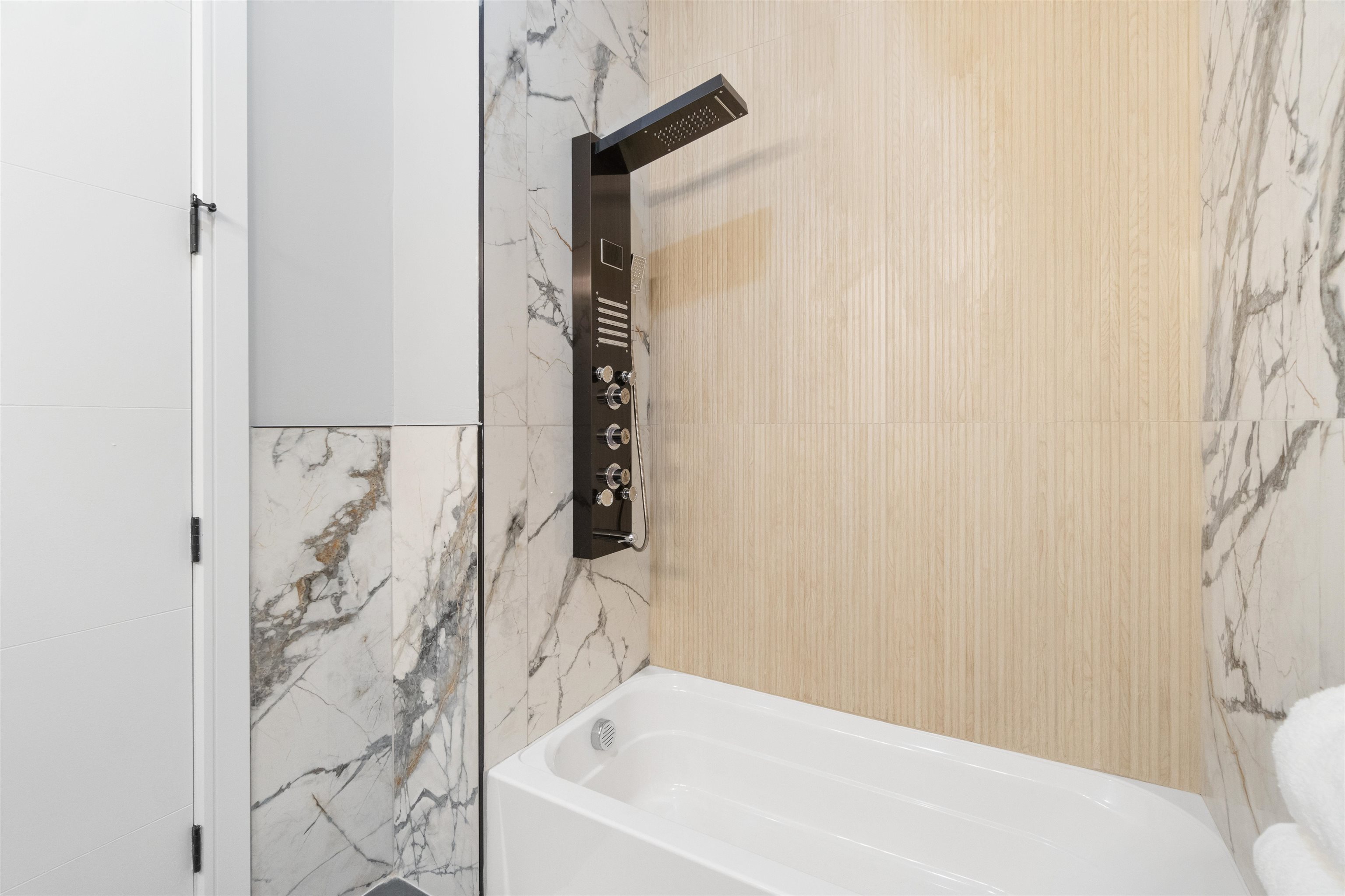 527 CENTRAL AVE Unit: B