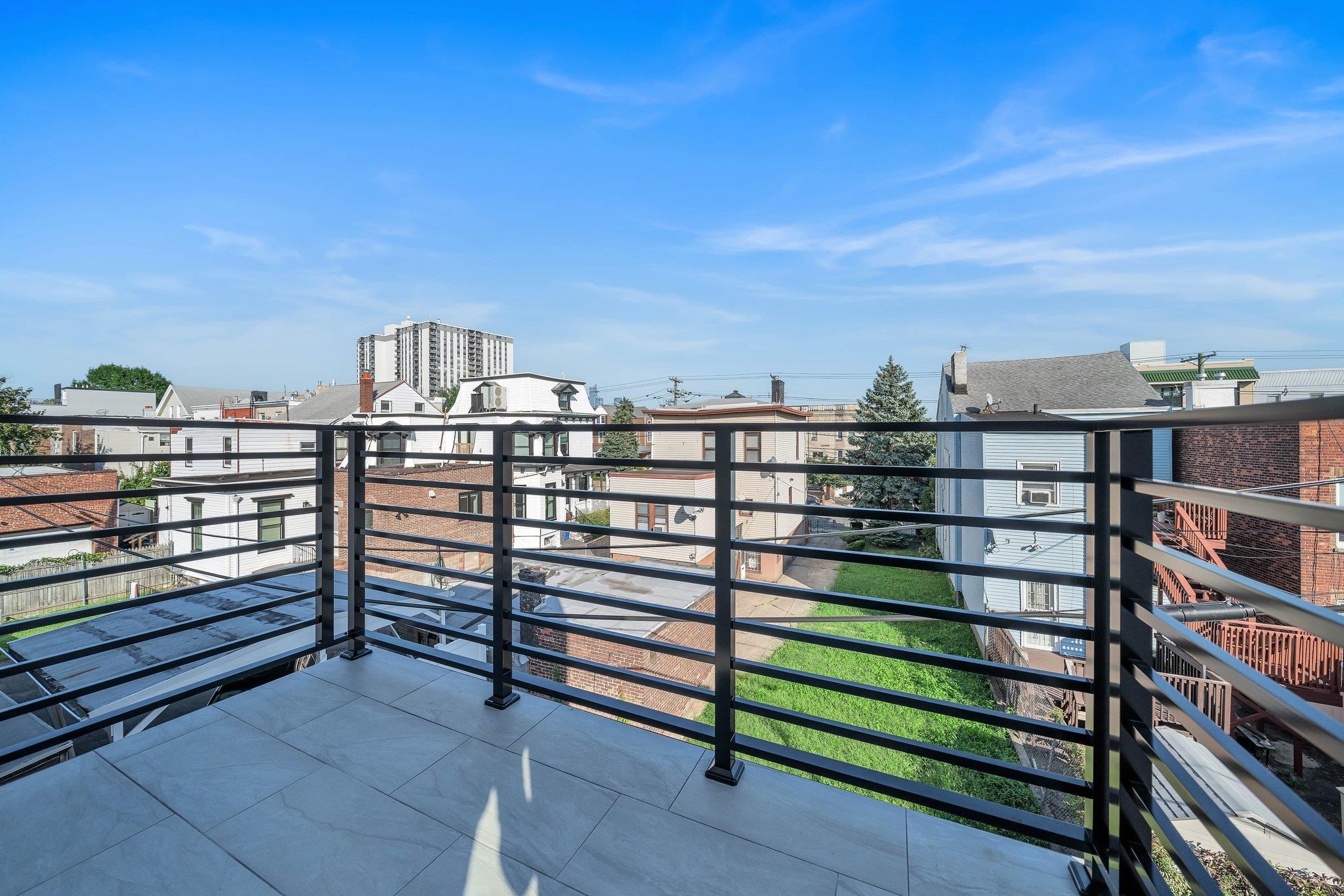 414 NEW YORK AVE Unit: 2