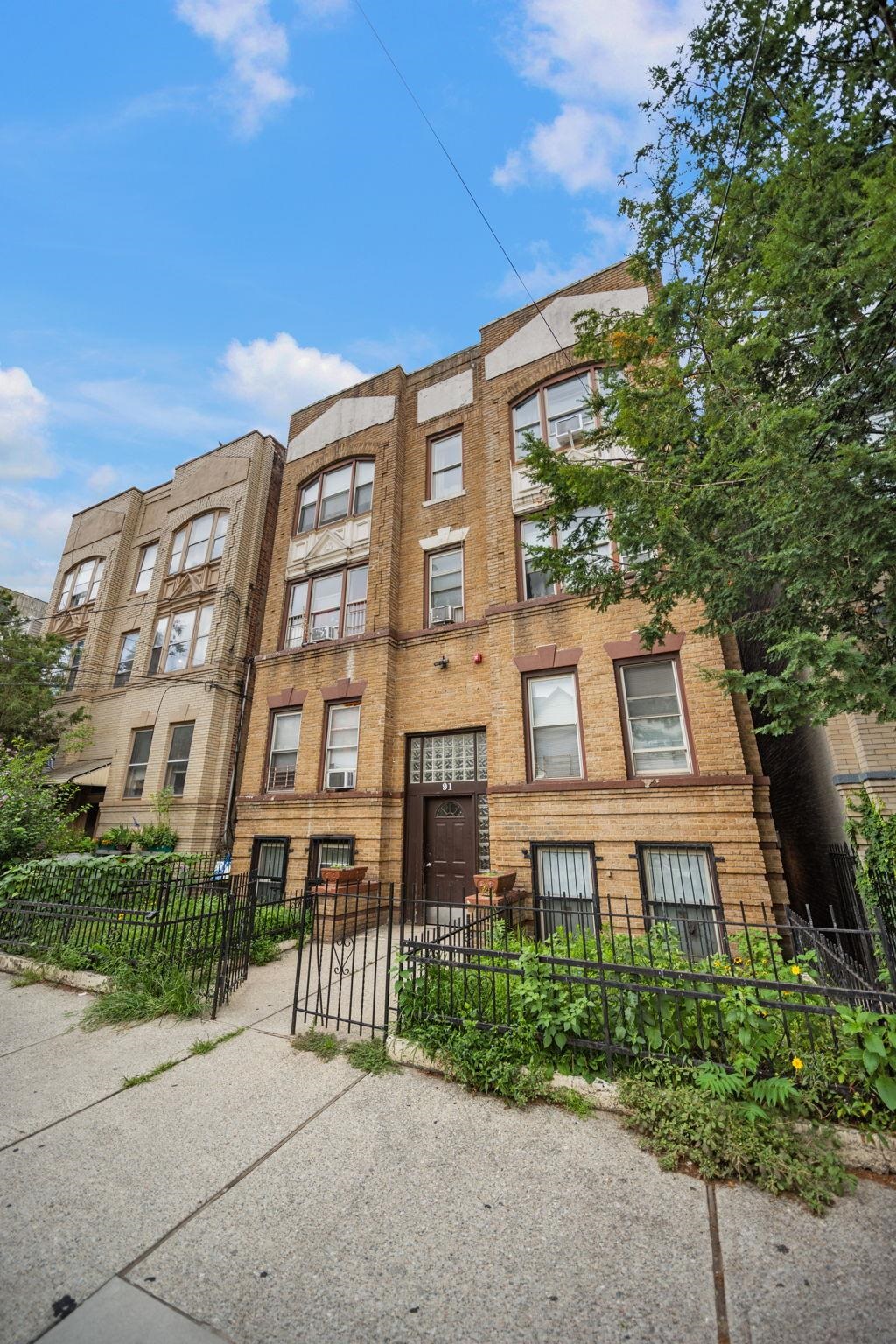 91 ROMAINE AVE