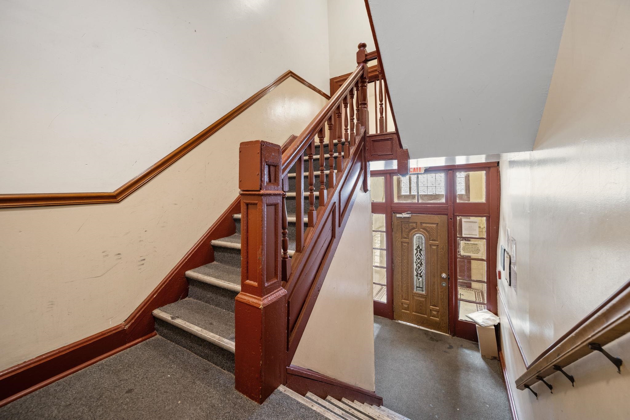 91 ROMAINE AVE Unit: 1-7