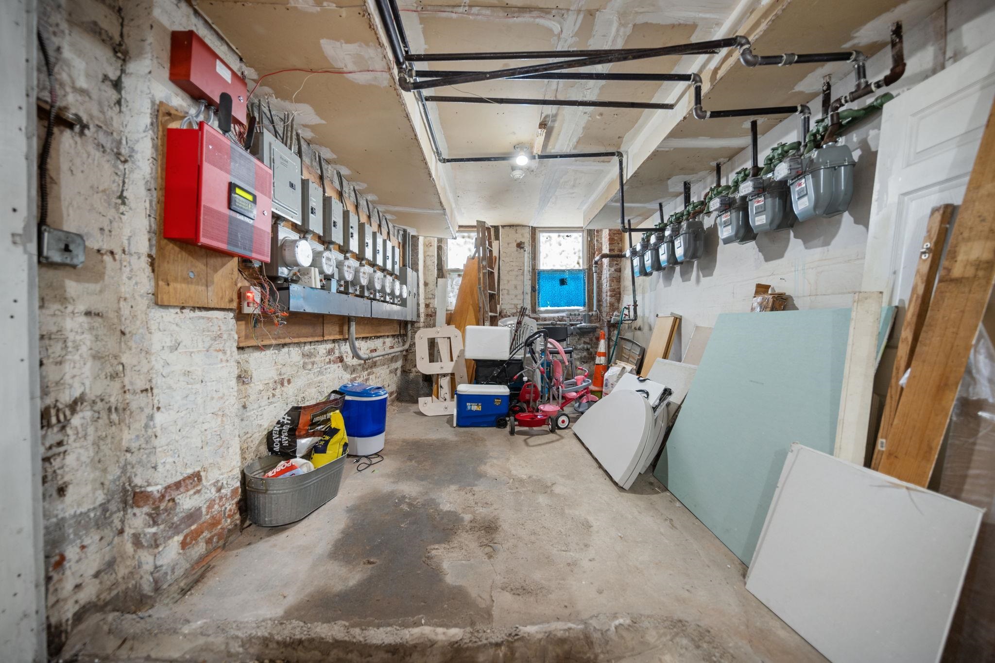 91 ROMAINE AVE Unit: 1-7