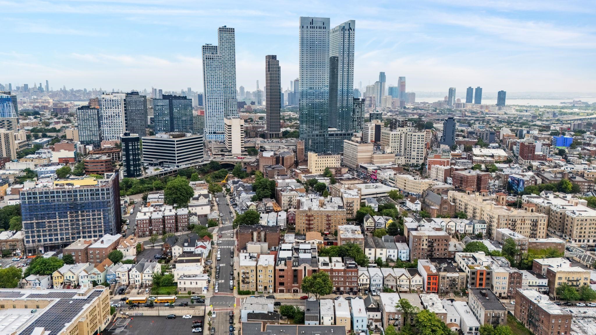 91 ROMAINE AVE Unit: 1-7