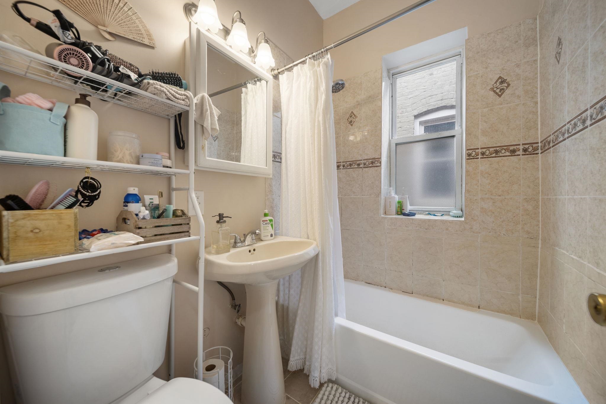 91 ROMAINE AVE Unit: 1-7
