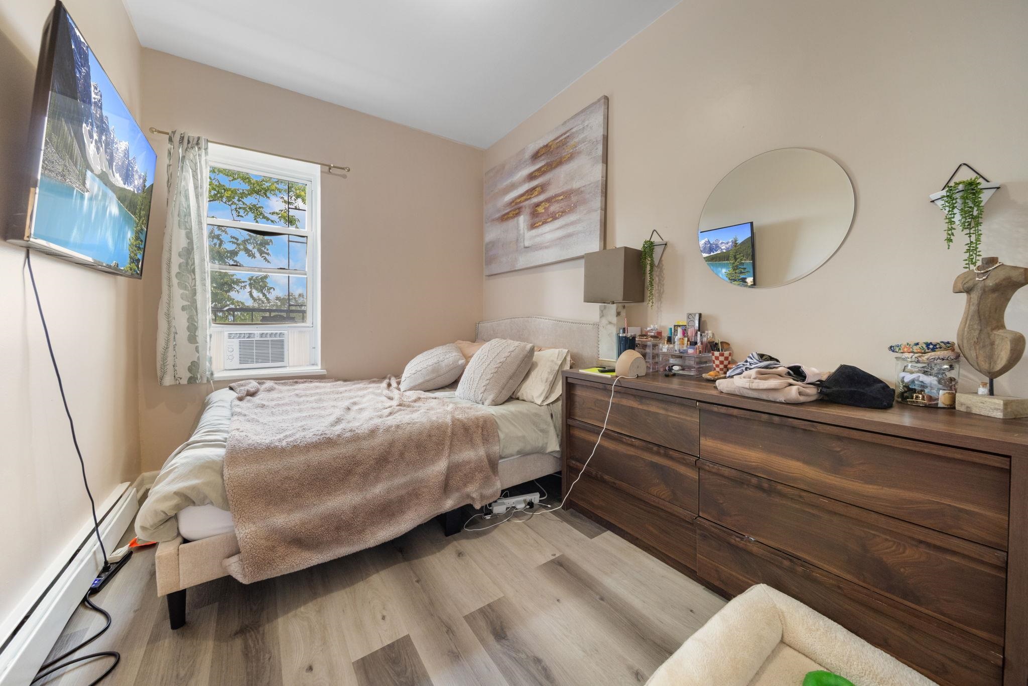 91 ROMAINE AVE Unit: 1-7