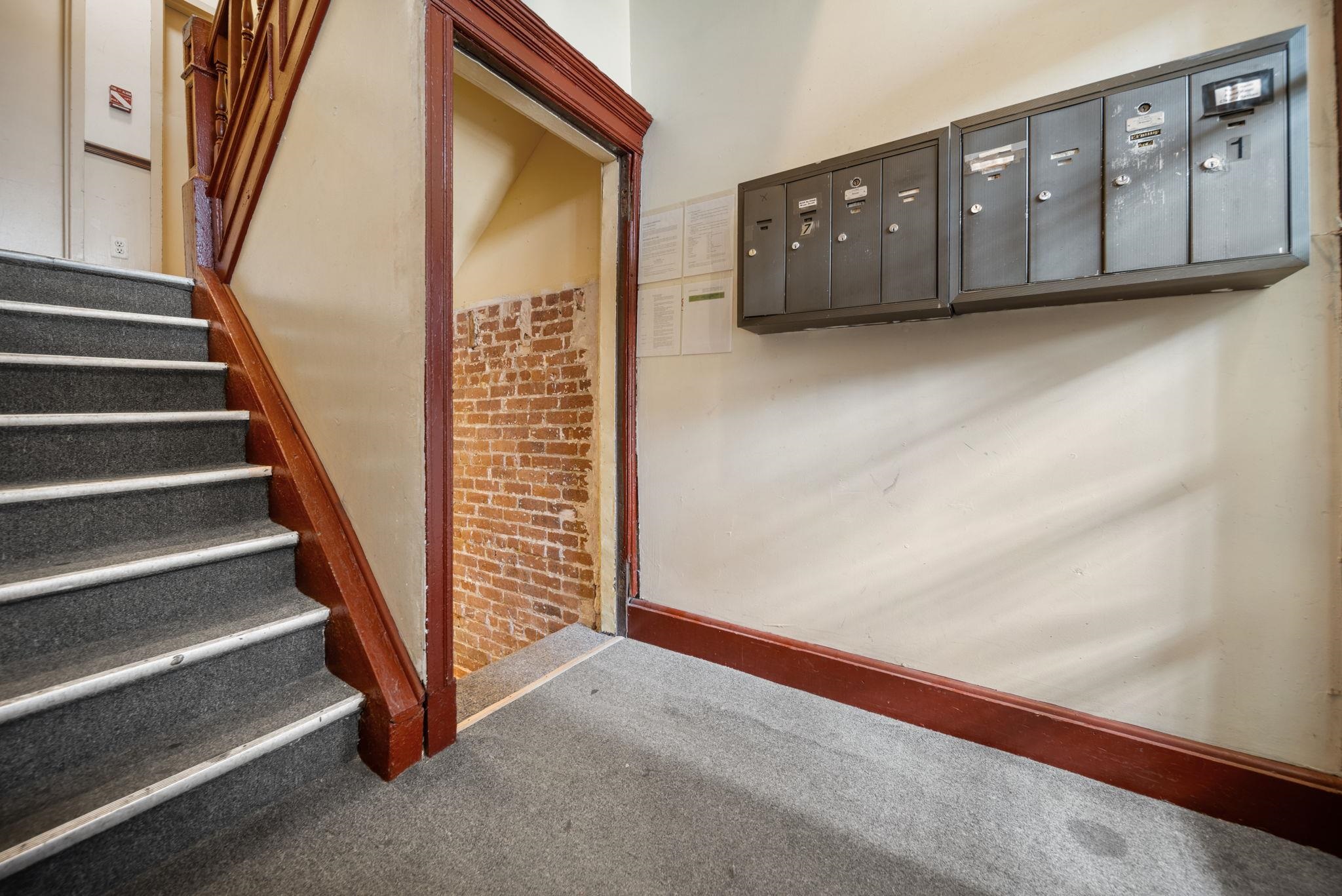 91 ROMAINE AVE Unit: 1-7