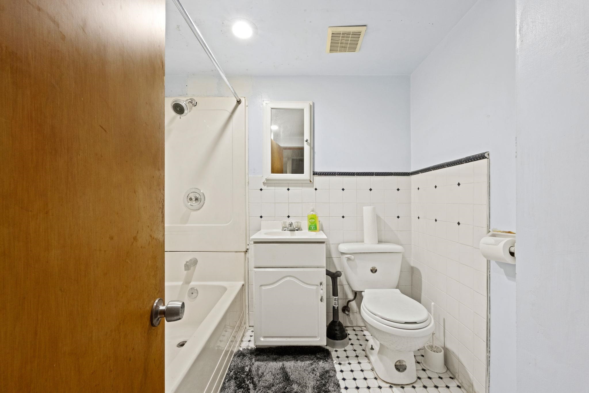 22A SKILLMAN AV JOURNAL SQUARE