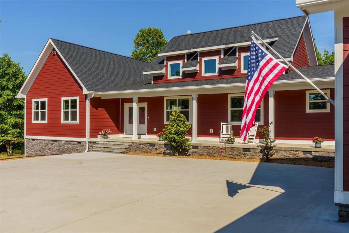 1665 River Bluffs Drive